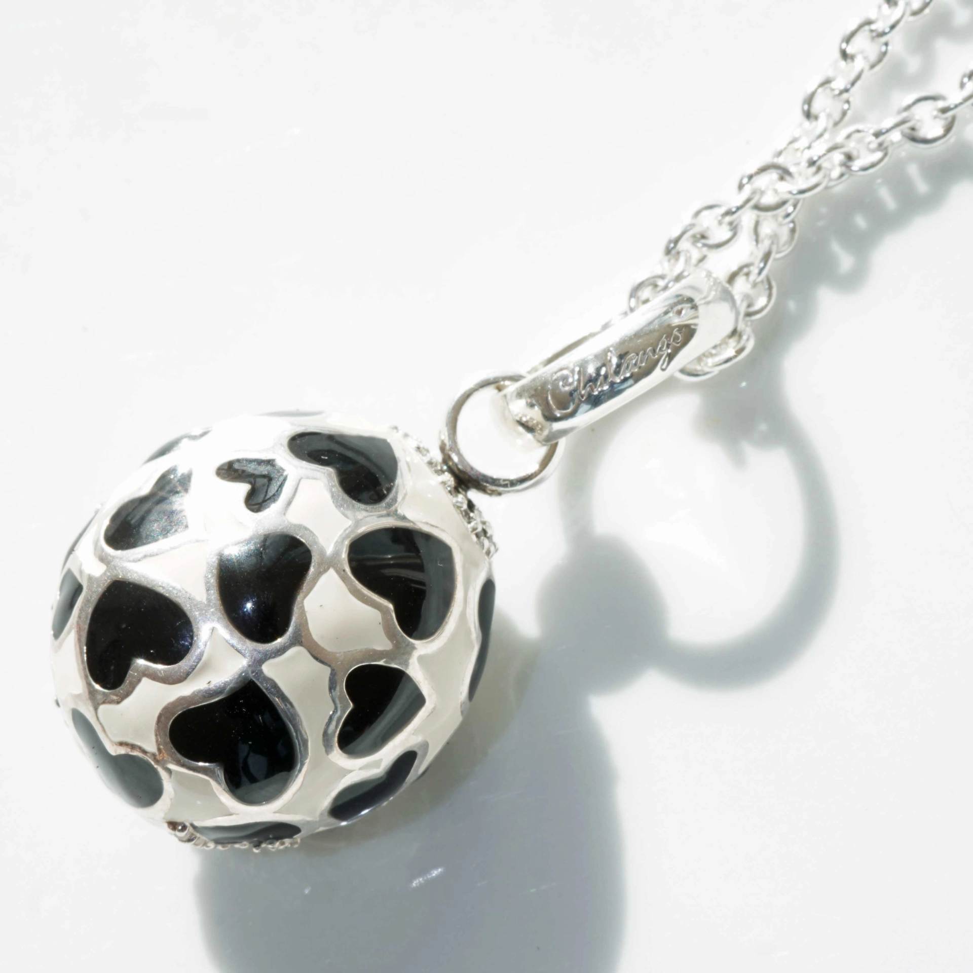 Original Chilango Anhänger im Stil Faberge Emaille Heart Black / White 925er Silber