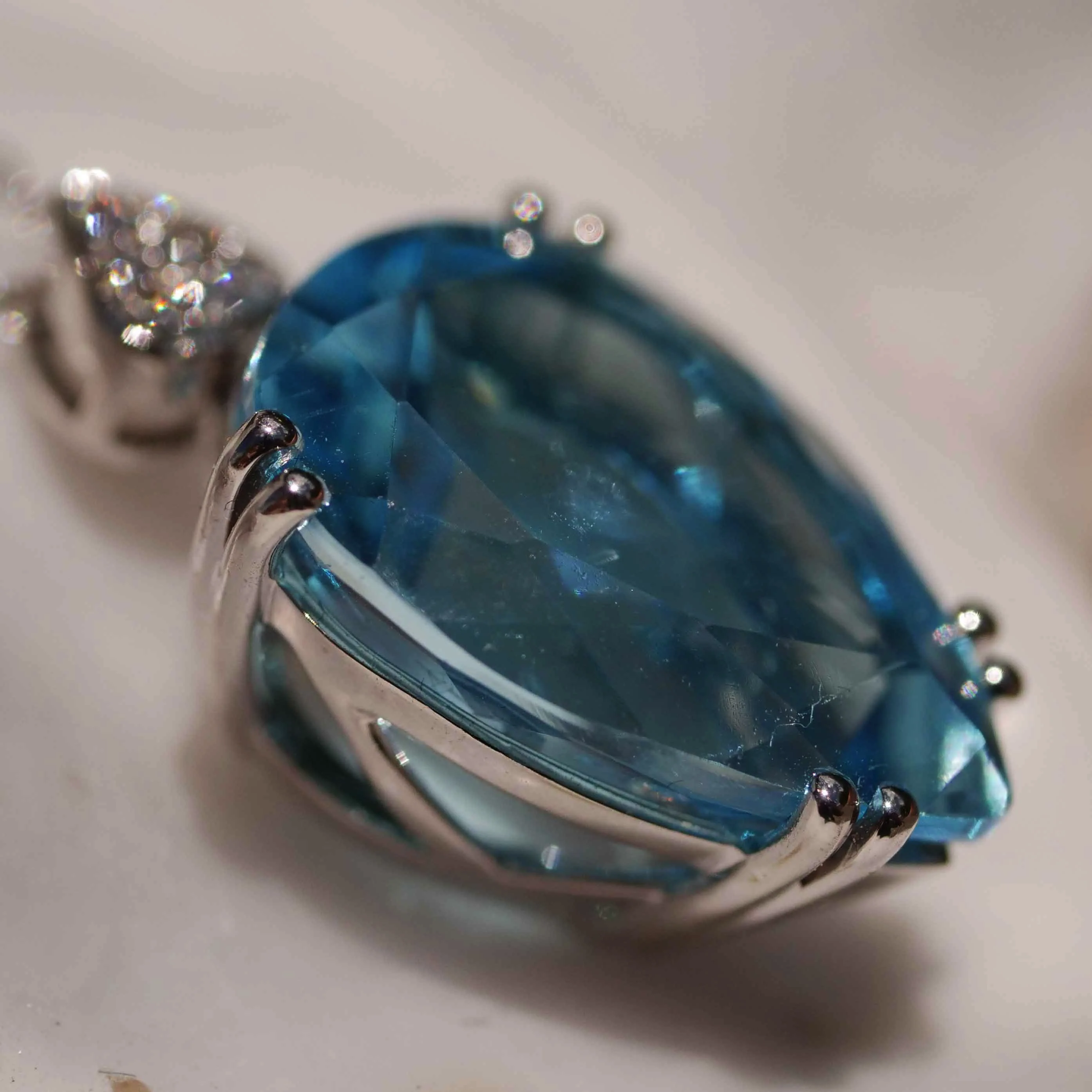 Blautopas Brillant Anhänger 750er Weissgold 14 ct 0.11 ct ...Aqua Wasser Brillanz Tropfenform 