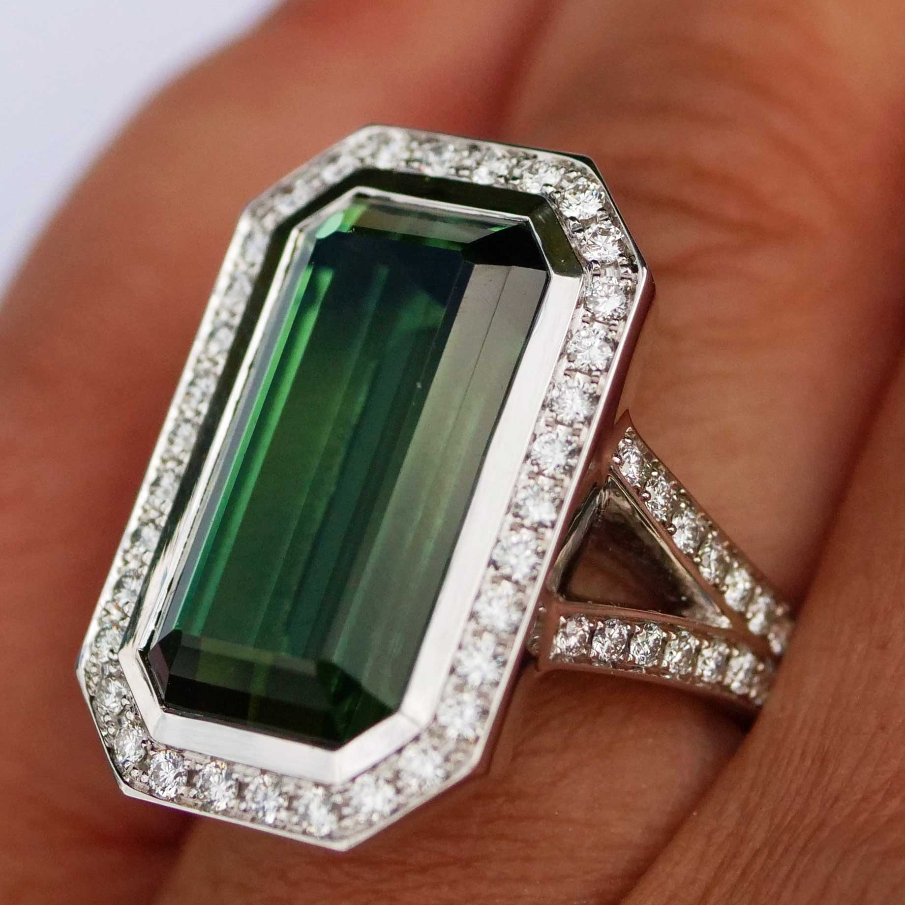 Statement Ring mit Brillanten und Turmalin Grün Augenrein aus Afghanistan 19.80 ct Investment Edelstein sehr feine Farbe 