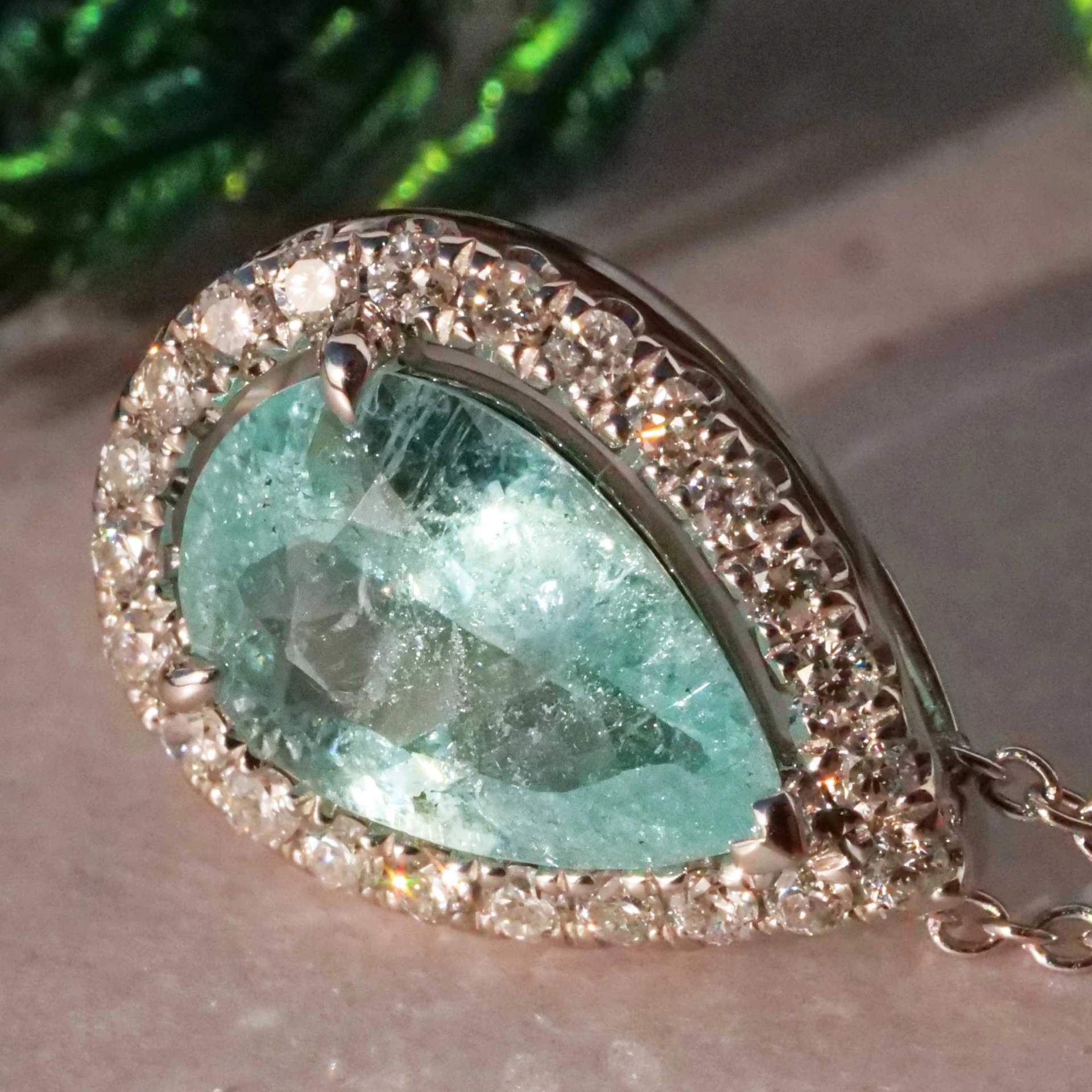 Paraiba Turmalin Anhänger 1.06 ct 0.18 ct AAA 750er Weissgold  SCHWIMMBADBLAU