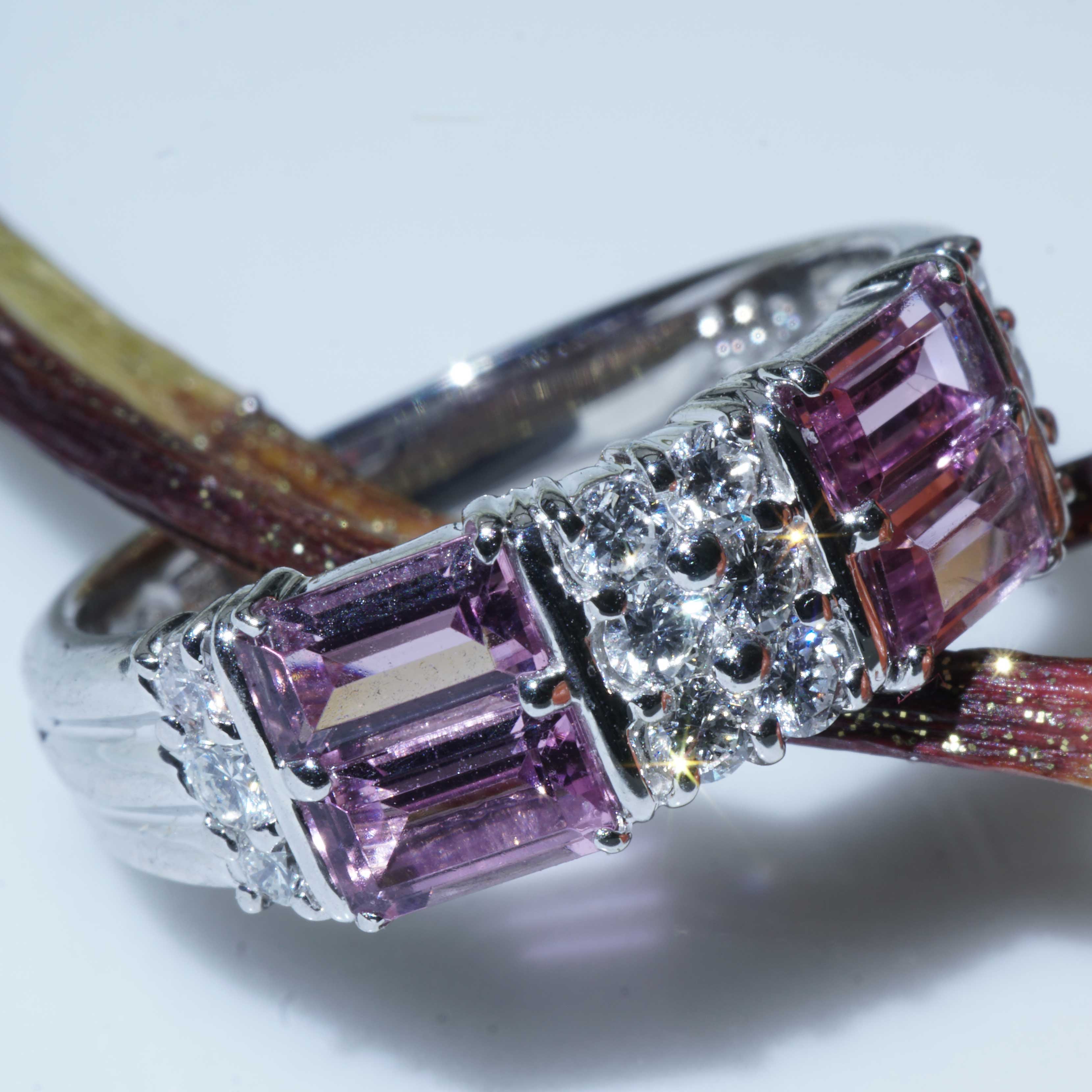 Pink Turmalin Brillant Ring 900er Platin 1.18 ct 0.34 ct ausgefallene Form mit geometrischer Struktur