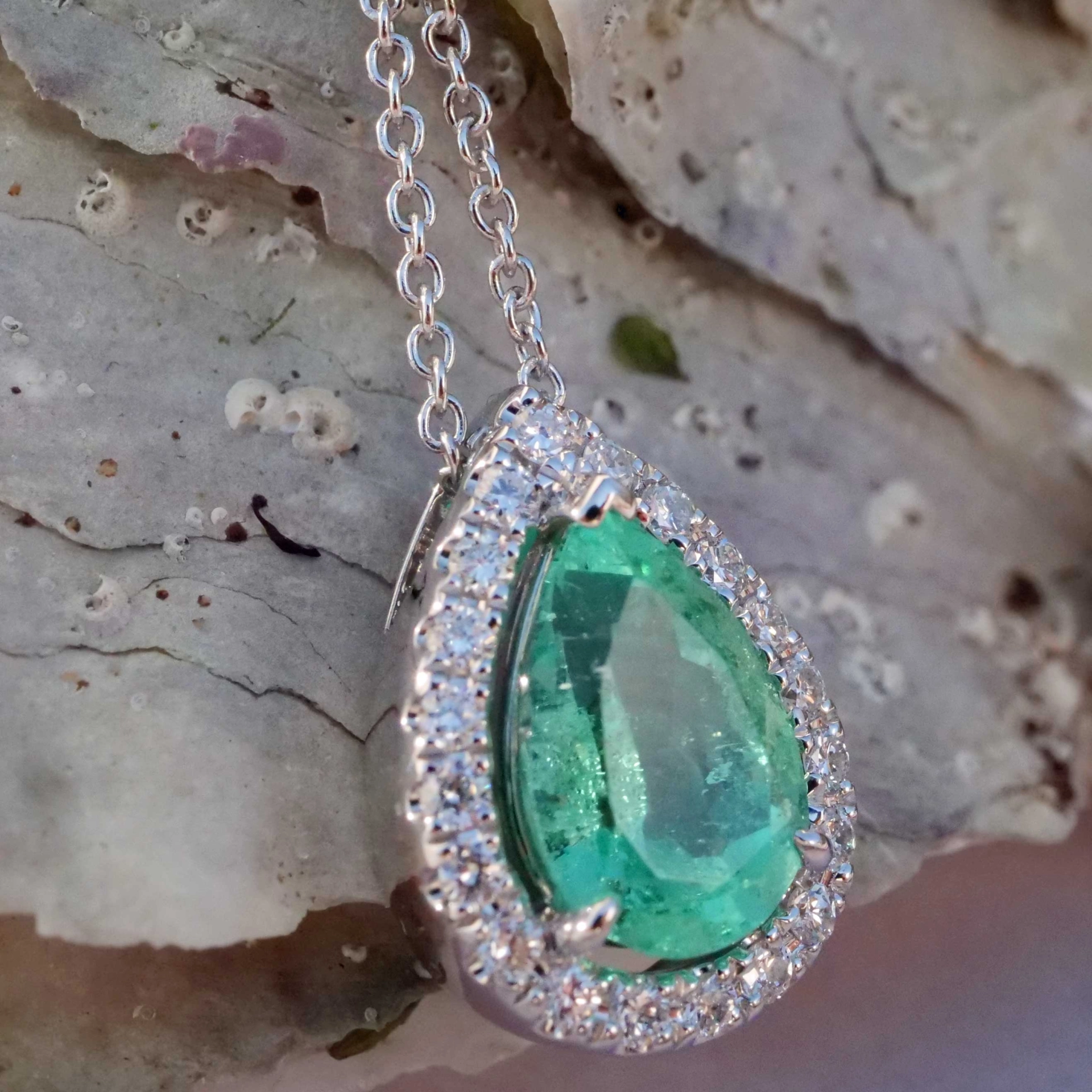 Smaragd Brillant Anhänger 1.28 ct 0.18 ct AAA 750er Weissgold klares sehr feines Mittelgrün