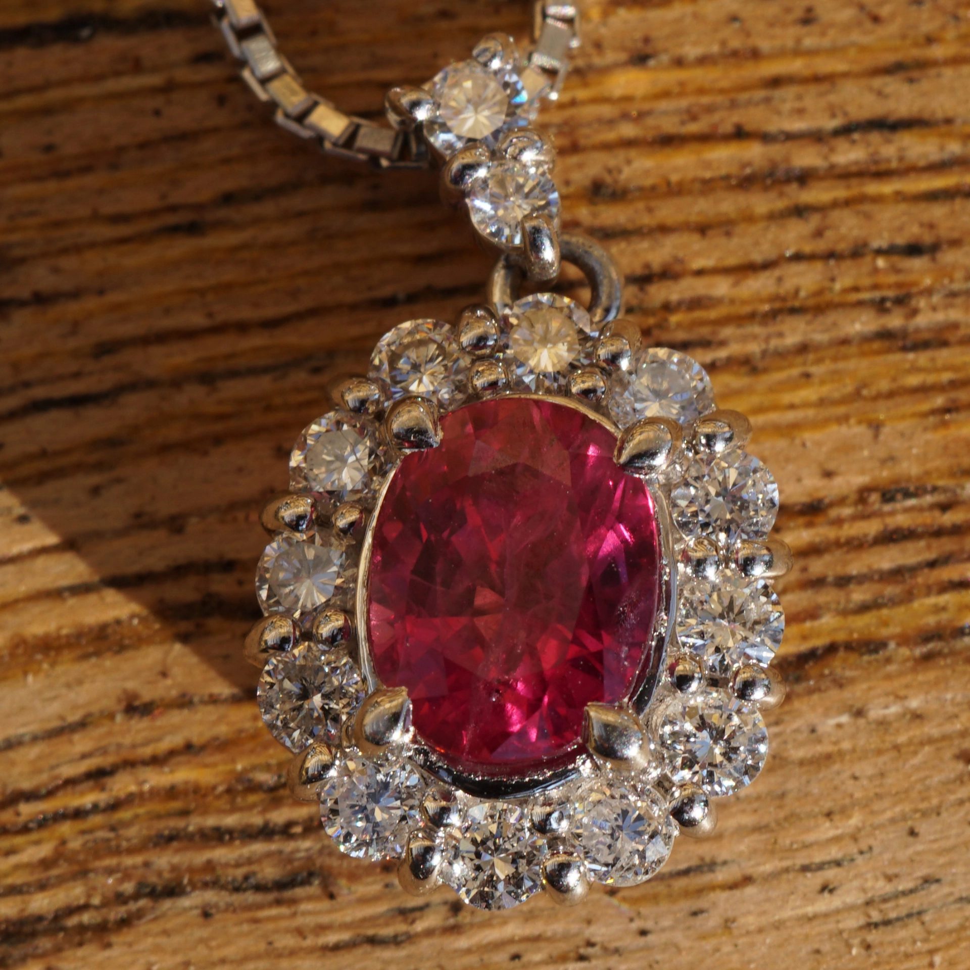 Rubin Brillant Anhänger mit Kette in 850er Platin 1.59 ct