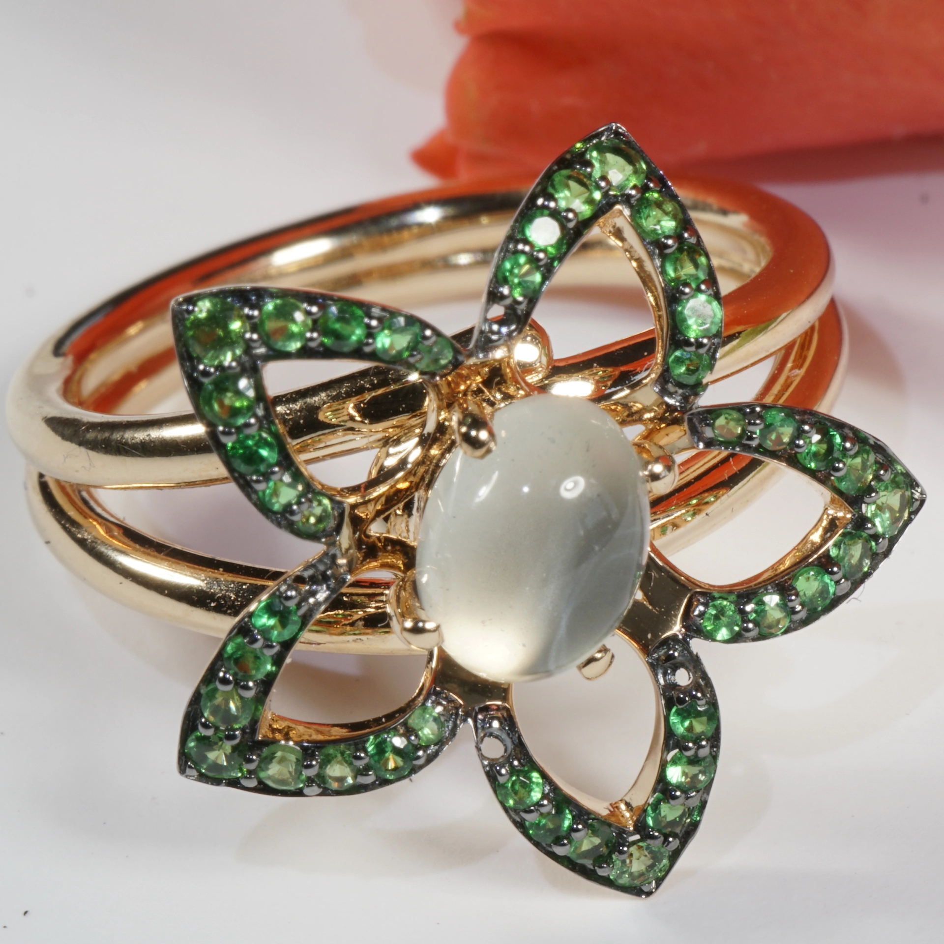 Blüten Mondstein Tsavorith Ring 750er Rosegold 0.48 ct 1 ct...verspieltes Design aus Italien