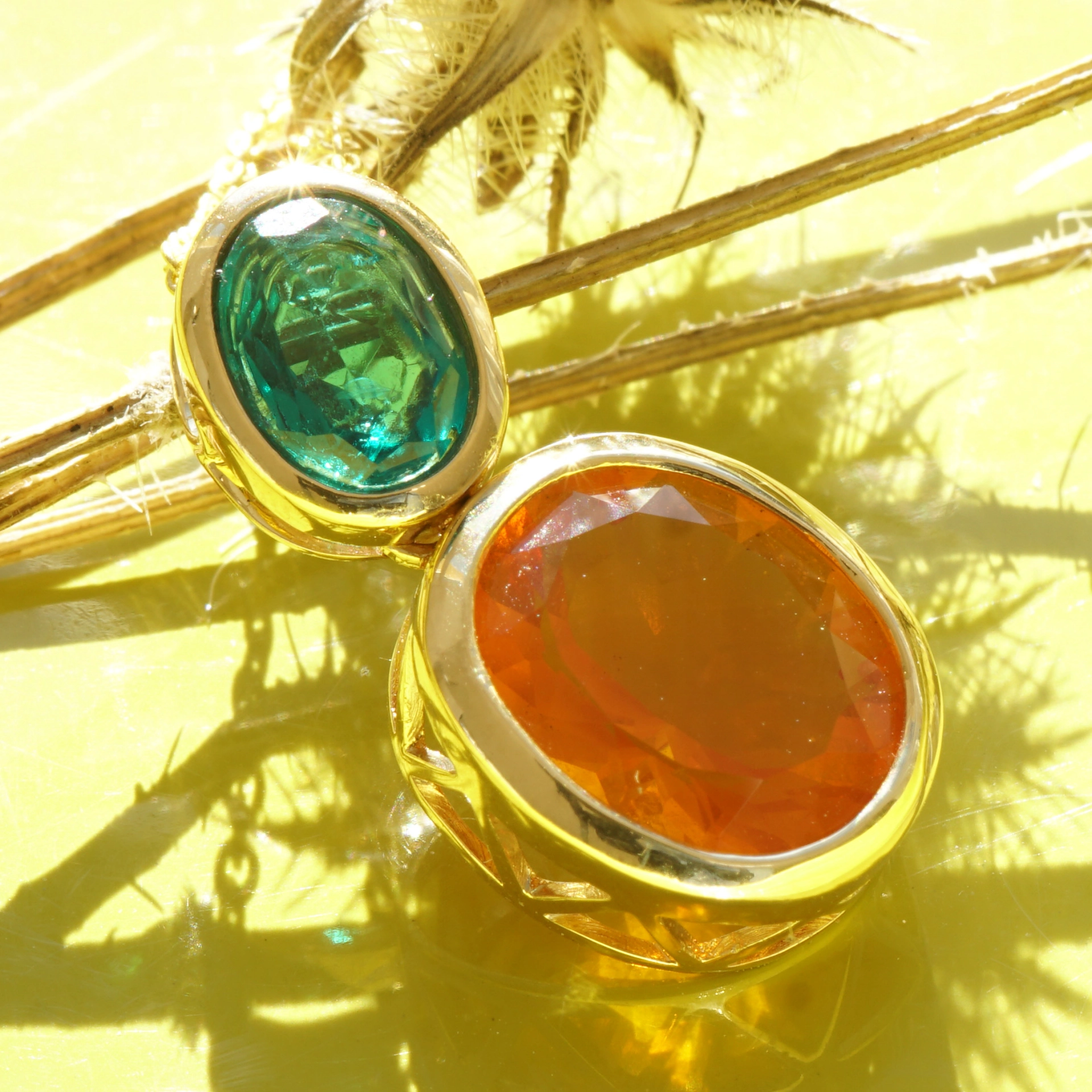 Smaragd Feueropal Anhänger m. Kette 750er Gelbgold 2.24 ct 0.66 ct AAA+