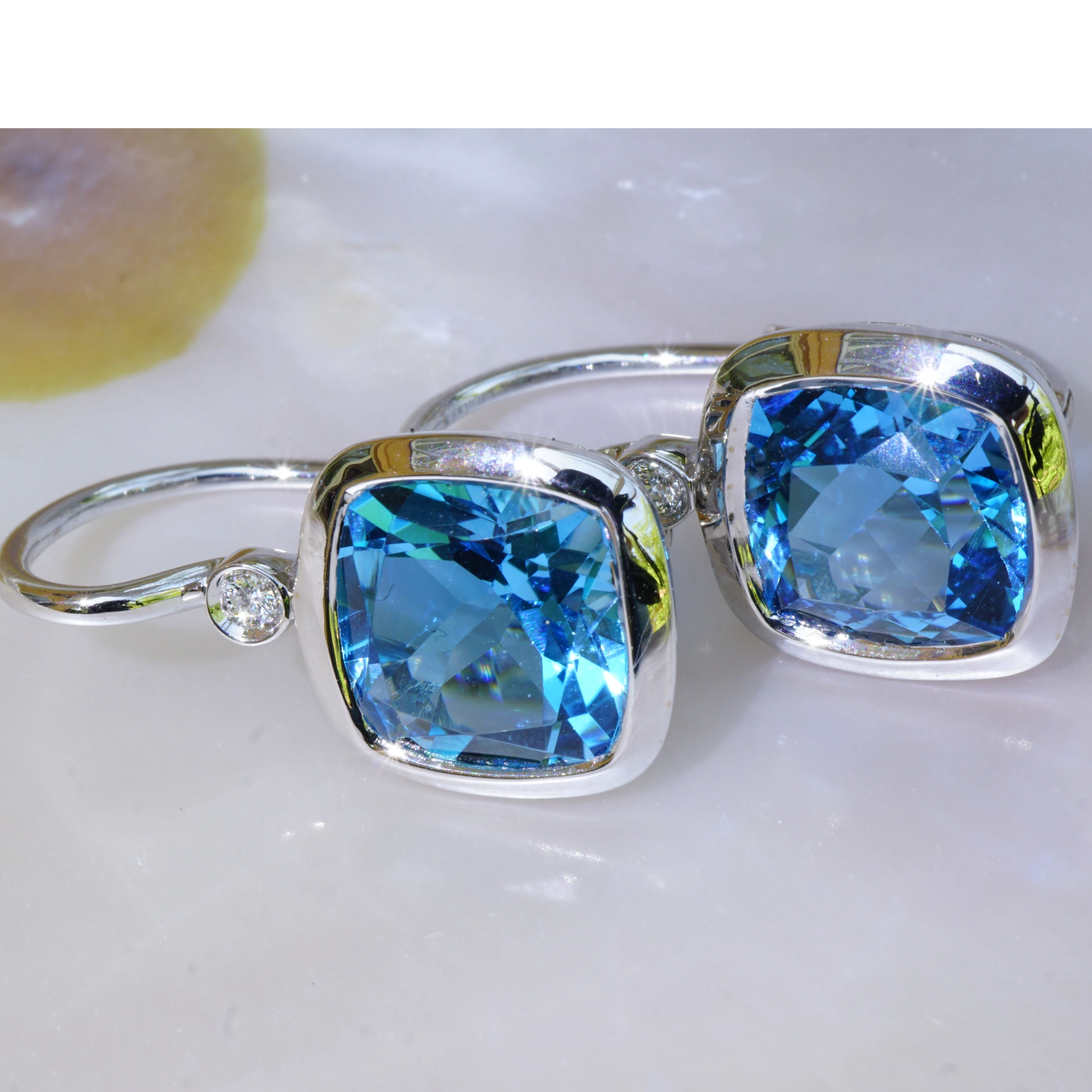 Ohrhänger Blautopas Brillant 750er Weissgold tolle Juweliersarbeit made in Italy