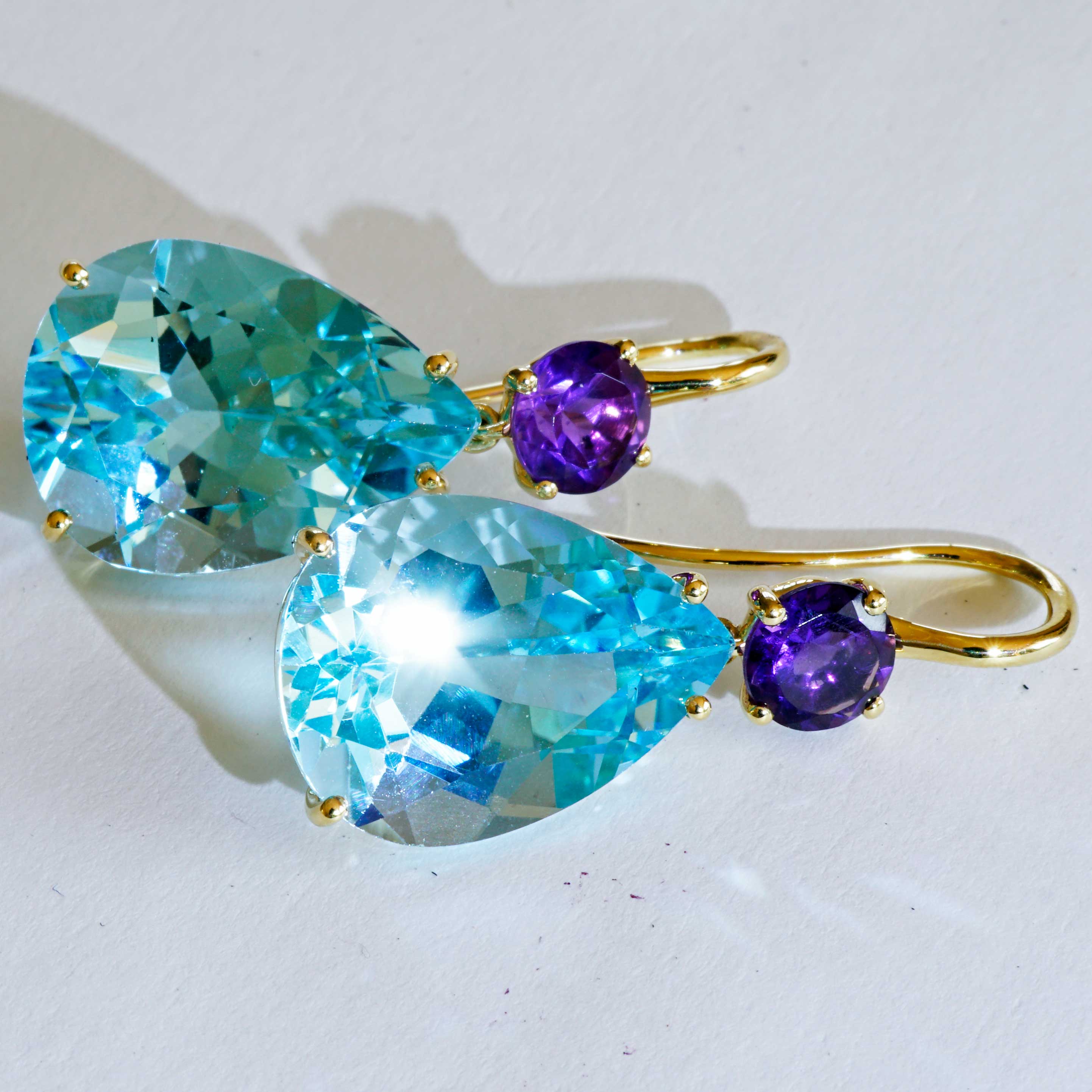 Ohrhänger Amethyst Blautopas 750er Gelbgold...üppig und sehr attraktiv total 28 carat 
