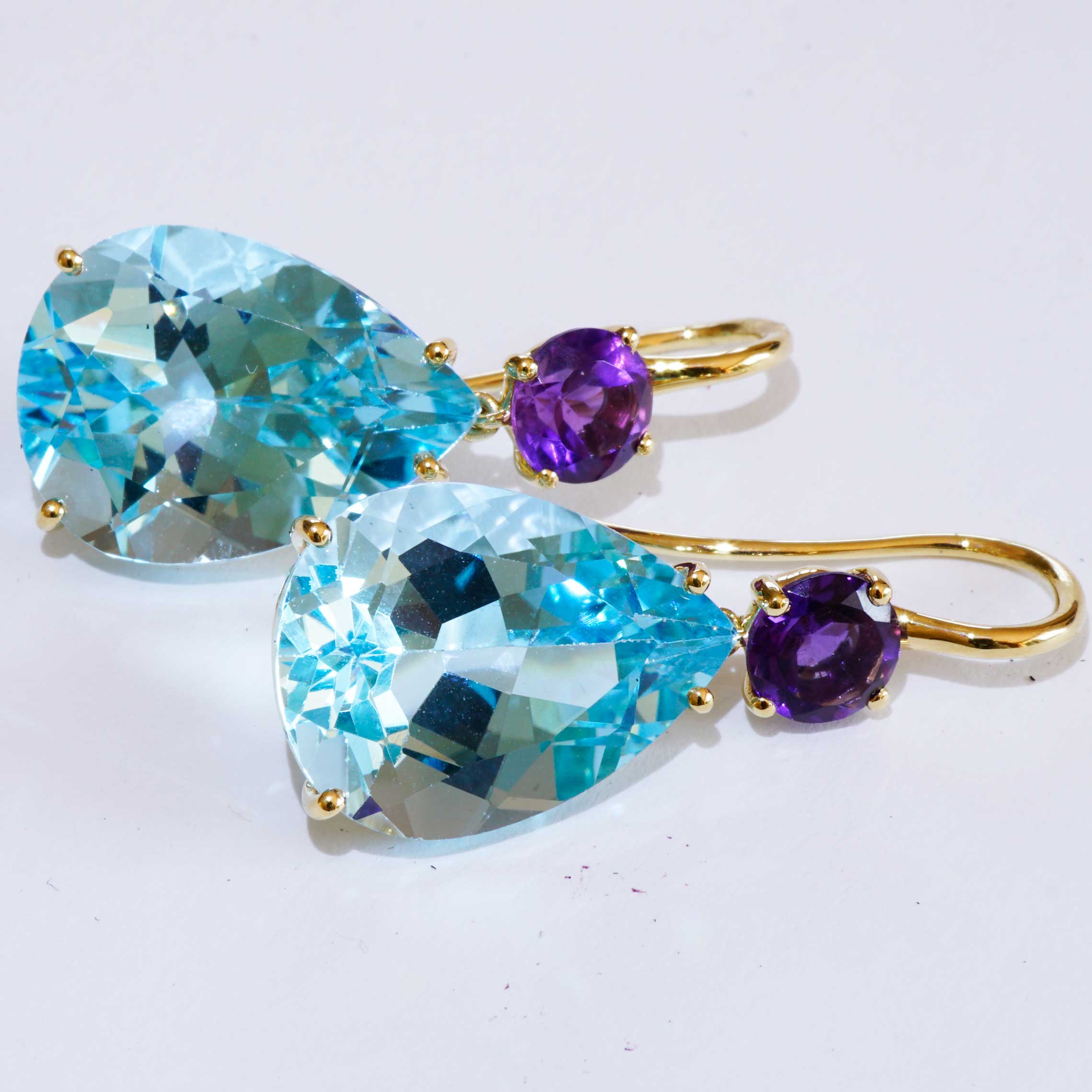 Ohrhänger Amethyst Blautopas 750er Gelbgold...üppig und sehr attraktiv total 28 carat 