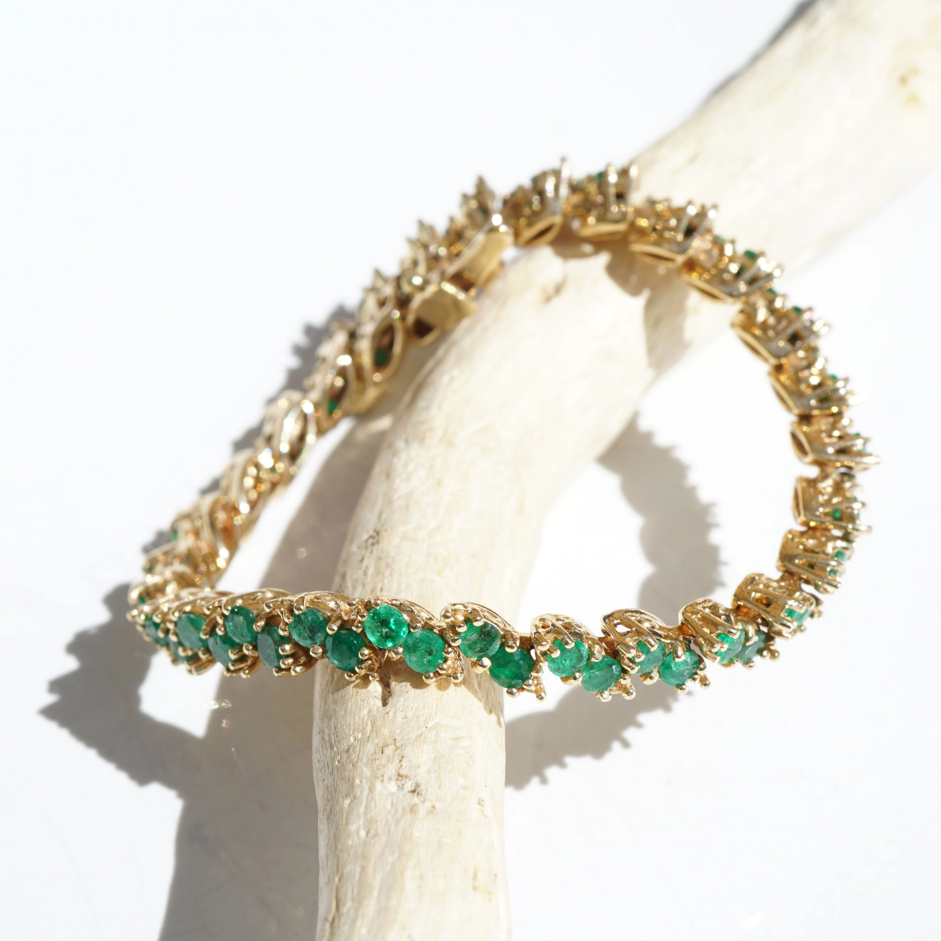 Smaragd Armband in 585er Gelbgold sehr massive Montur 21 Gramm 4.50 ct