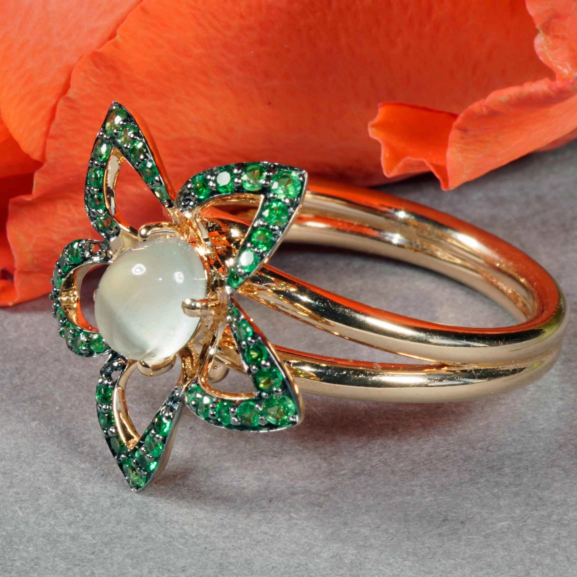 Blüten Mondstein Tsavorith Ring 750er Rosegold 0.48 ct 1 ct...verspieltes Design aus Italien