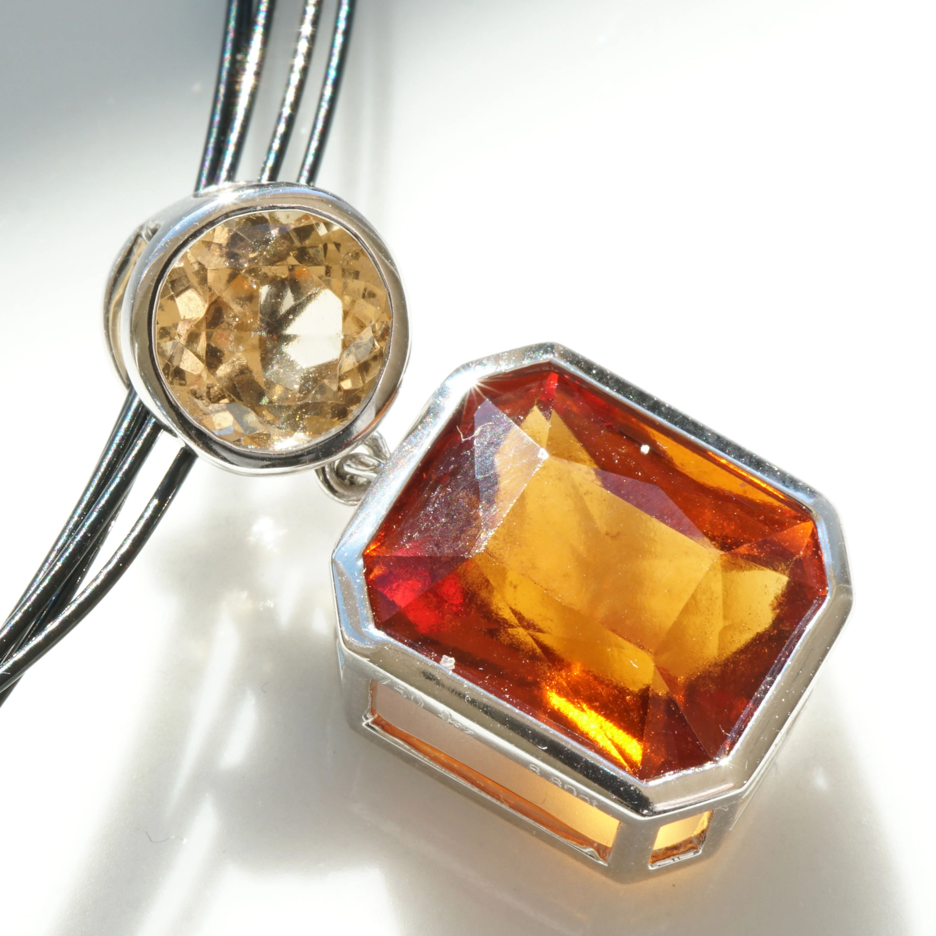 Hessonit Anhänger 750er Weissgold Vulkanisches Feuer 7.19 ct 1.61 ct Sri Lanka