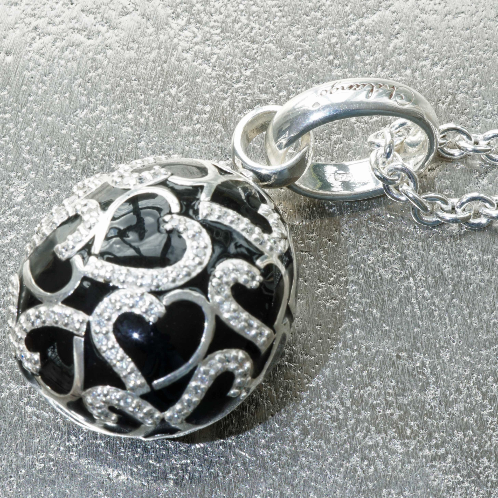 Original Chilango Anhänger im Stil Faberge Emaille Heart Black 925er Silber mit Steinbesatz