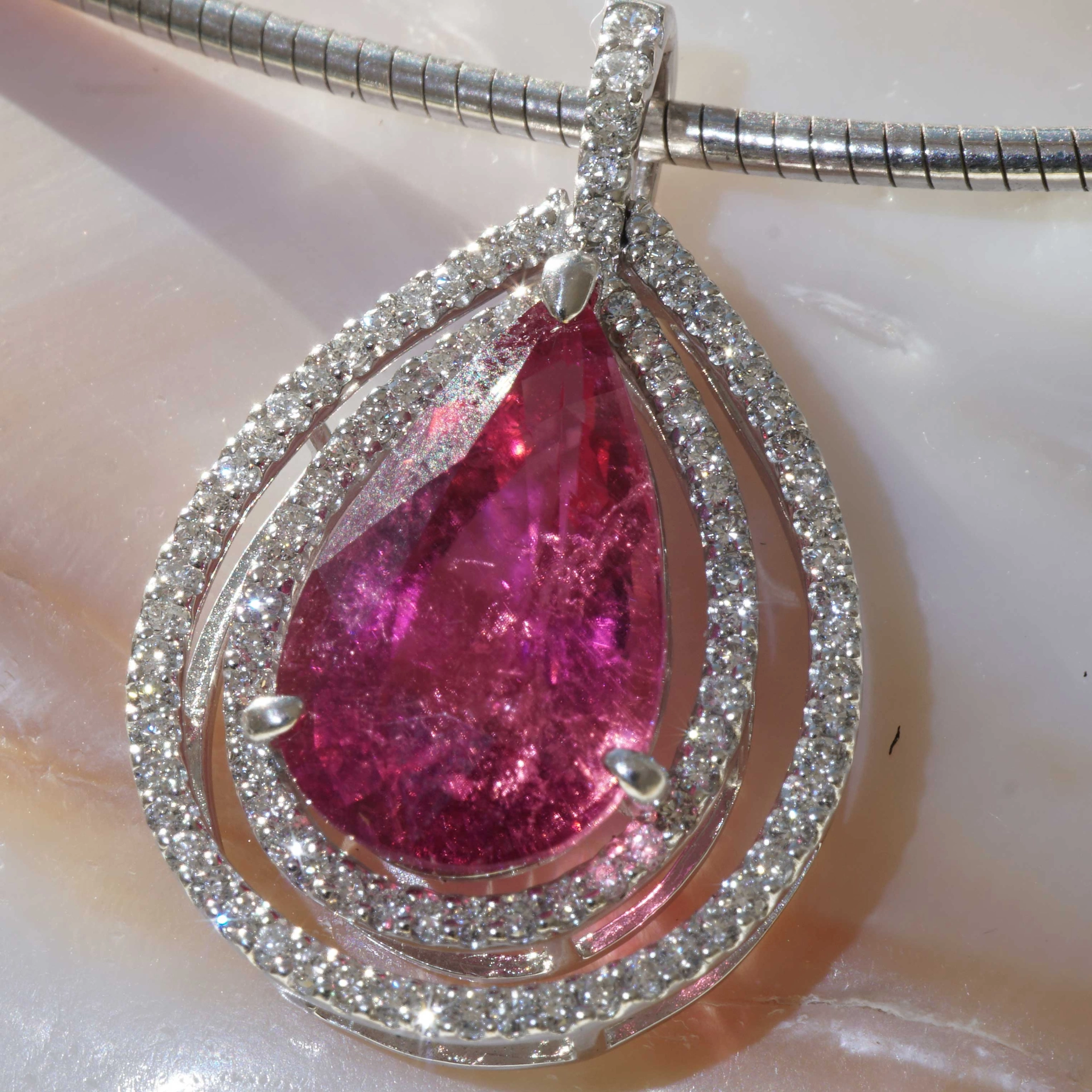Rubelith Brillant Anhänger 750er Weissgold 7.58 ct 0.61 ct...HOT PINK...Ausnahme Farbe