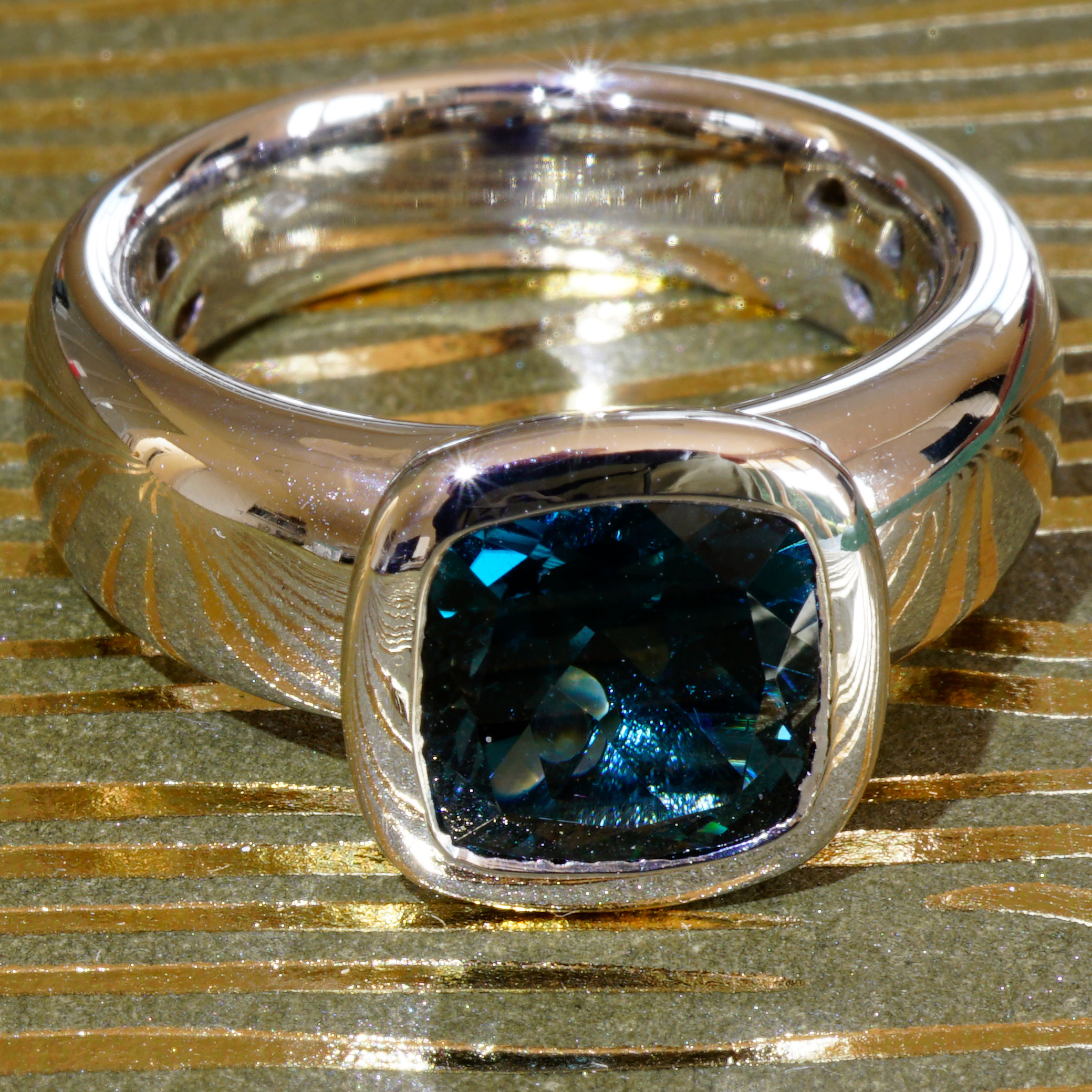 London Blue Topas Ring 750er Weissgold Valenza .....bella Italia....kleiner Kardinalring...so trendy