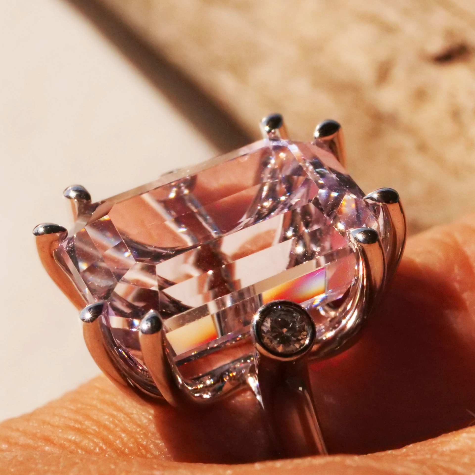 Kunzit Brillant Ring 18.64 ct 0.13 ct TW VS 750er Weissgold....Top Qualität stilsicher schön