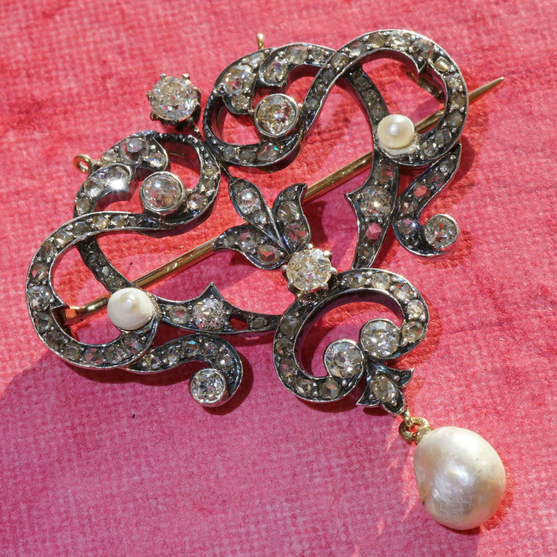 Antikschmuck Brosch/Anhänger Ende 19 Jh. 700er Gold / Silber 2.48 ct mit Naturperlen