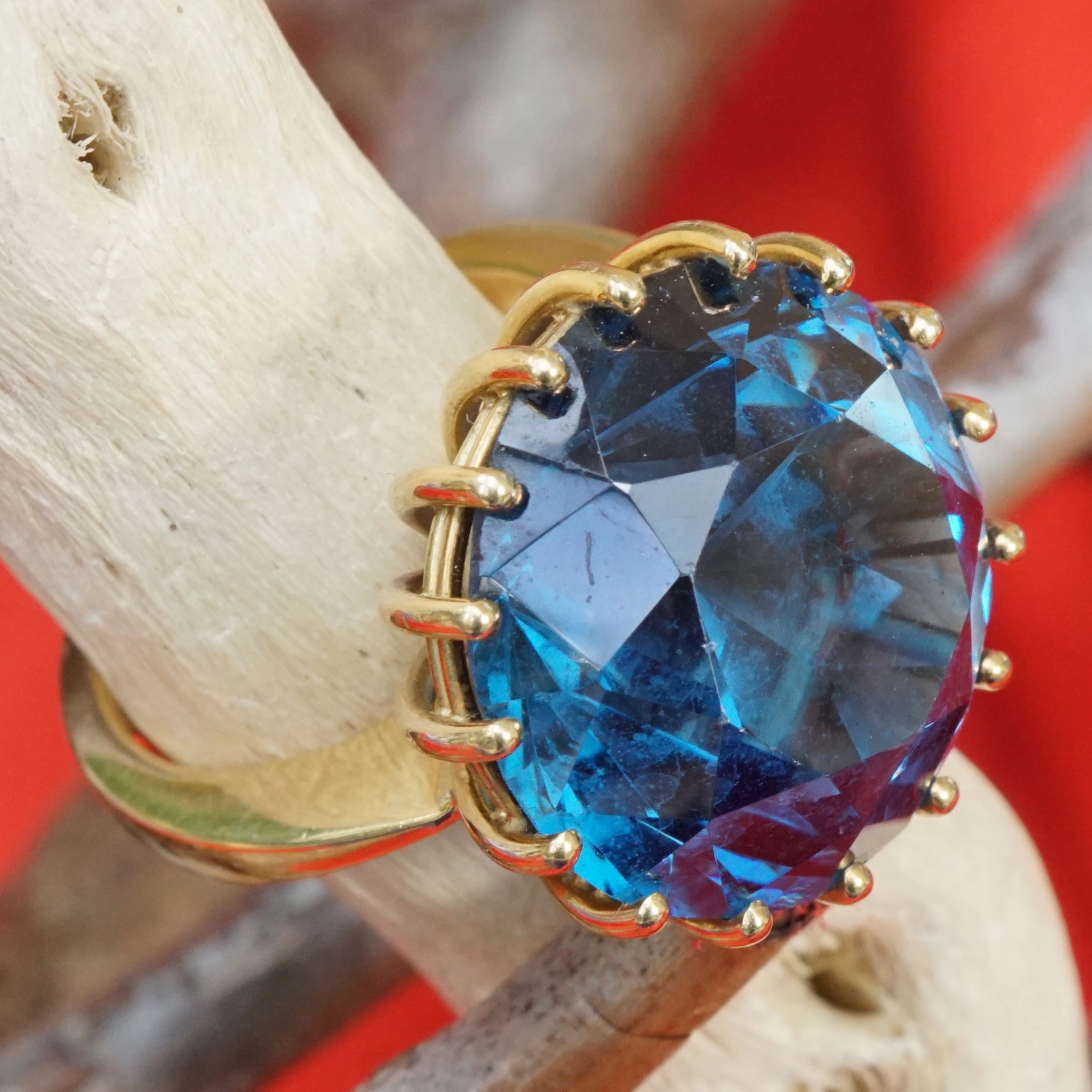 XXL Ring mit Iolith in 750er Gold massiv aus Nachlassverwertung