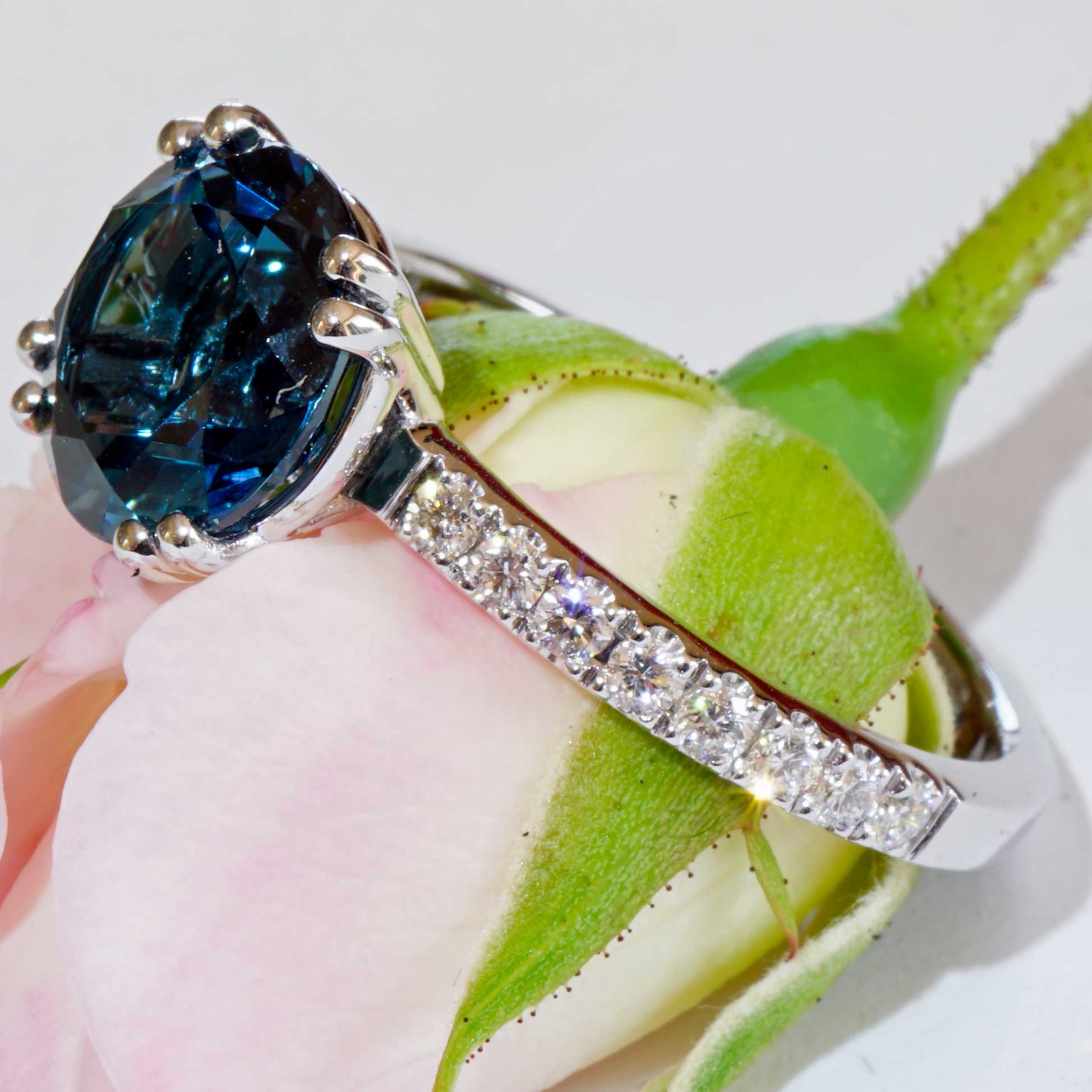 London Blue Topas Brillant Ring 750er Weissgold 3.27 ct 0.33 ct  made in Italy...Edelschmiede 