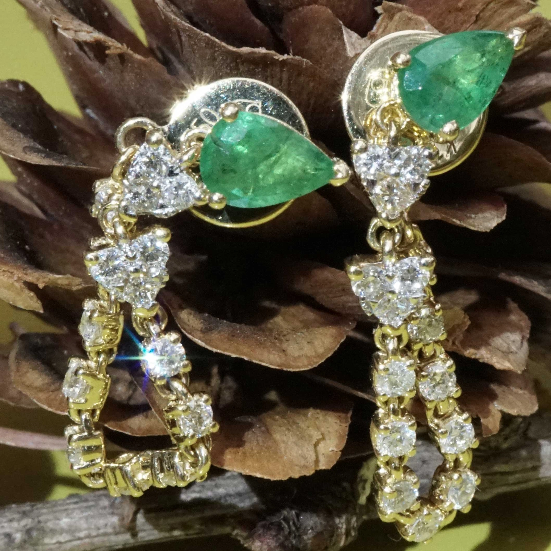 Smaragd Brillant Ohrhänger in Kettenform 0.70 ct 0.60 ct 750er Gelbgold...trendy..
