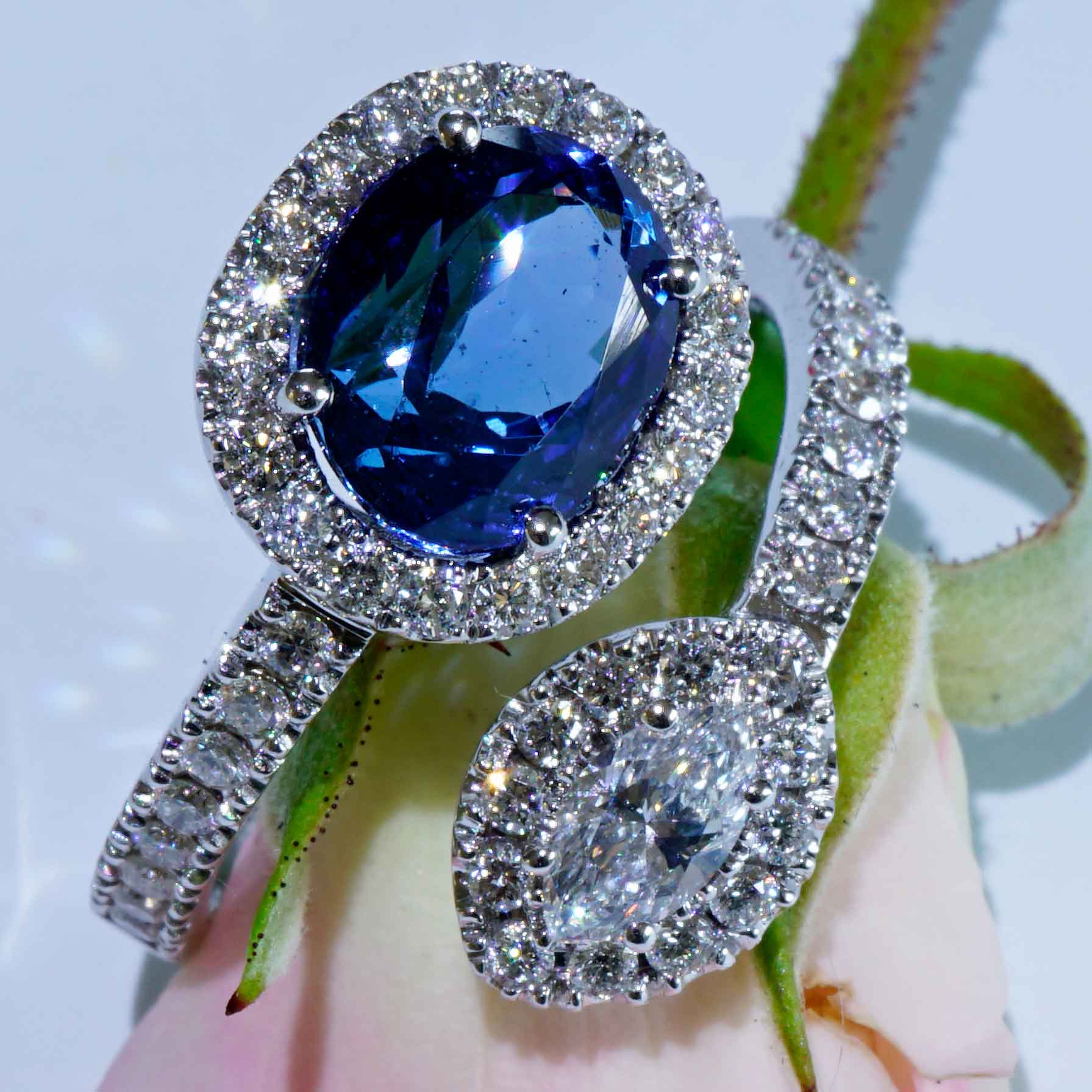 Tansanit Brillant Ring 750er Weissgold 3.32 ct  1.06 ct TW / VS raffiniertes Twin Design so toll getragen