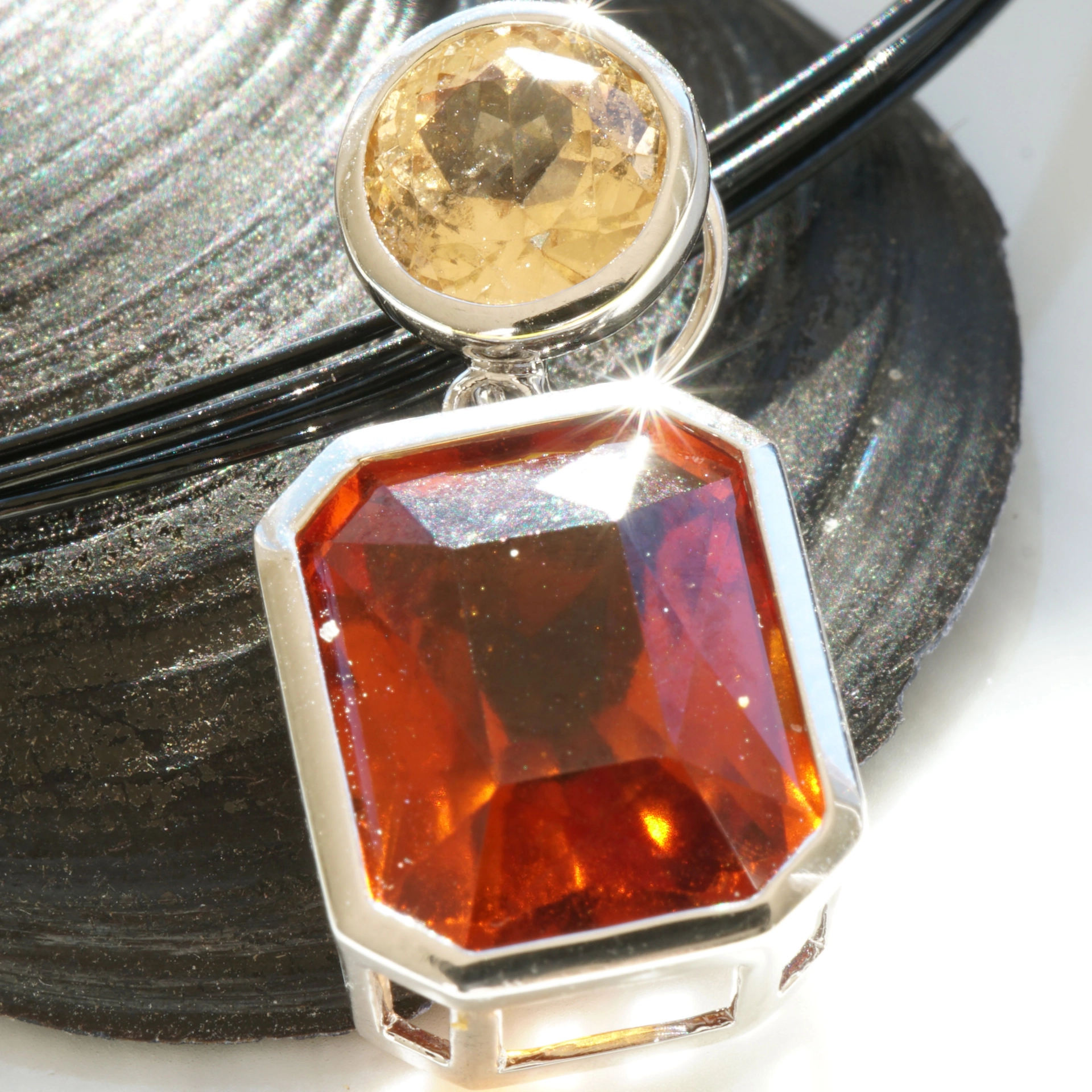 Hessonit Anhänger 750er Weissgold Vulkanisches Feuer 7.19 ct 1.61 ct Sri Lanka