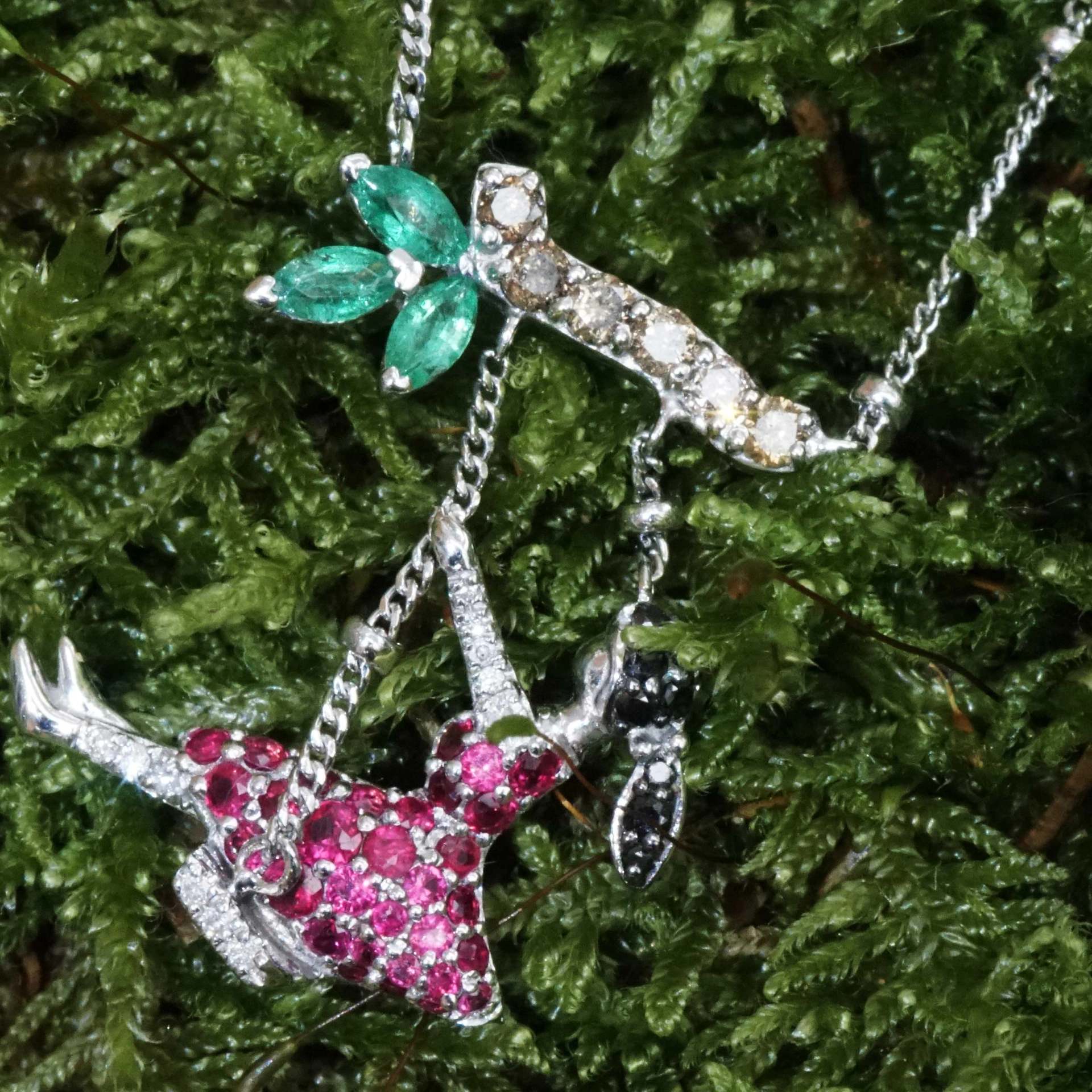 Rubin Smaragd Brillant Collier 750er Weissgold...das schaukelnde Mädchen...zum Träumen