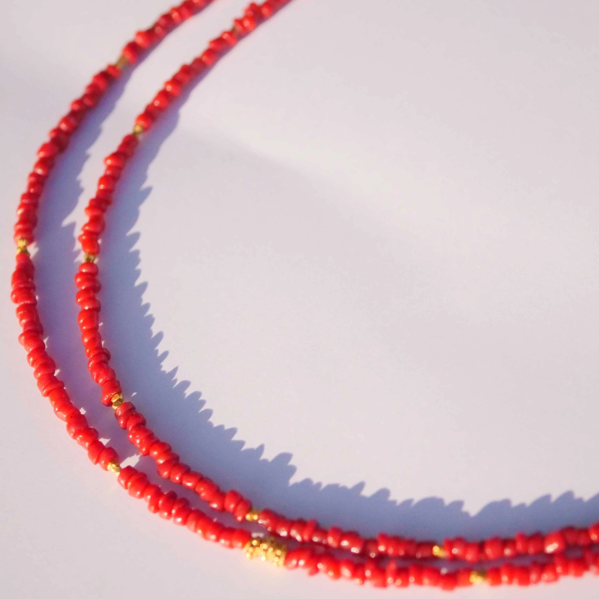 Feingold Korall Collier doppelreihig mit 900er Feingold Elementen 47,5 cm