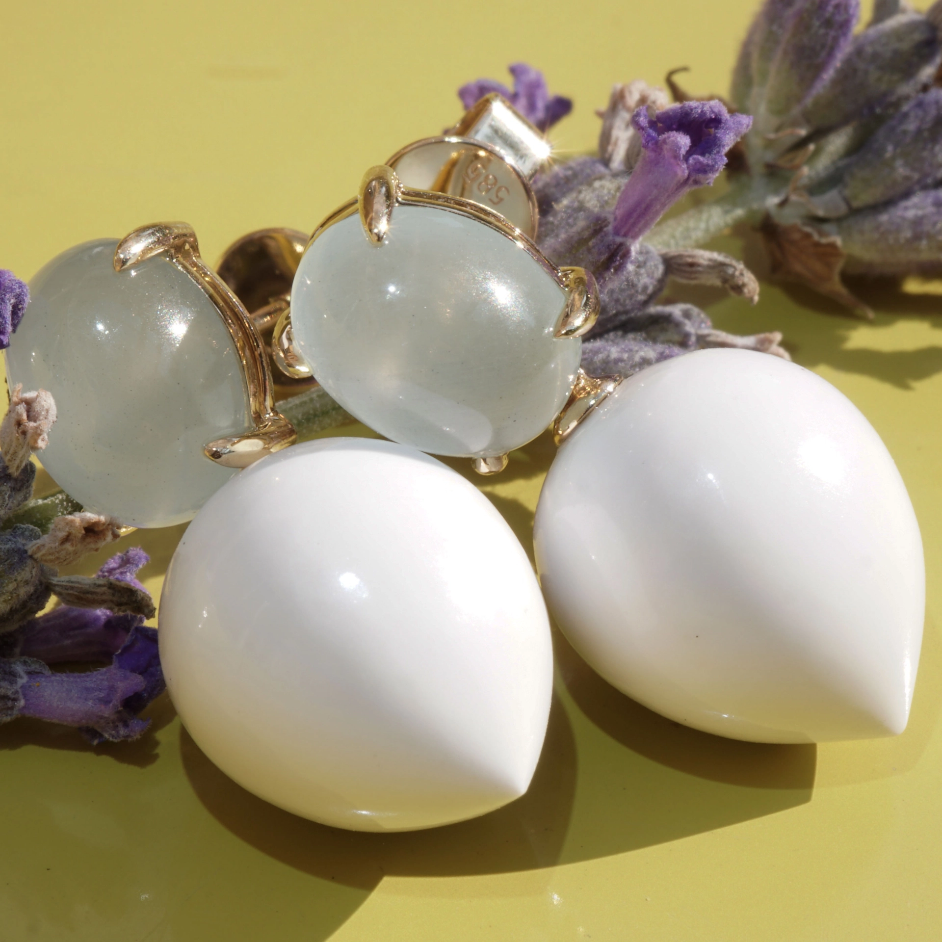 Cacholong Aquamarin Ohrhänger 585er Gelbgold...Himmelblau und Schneeweiss