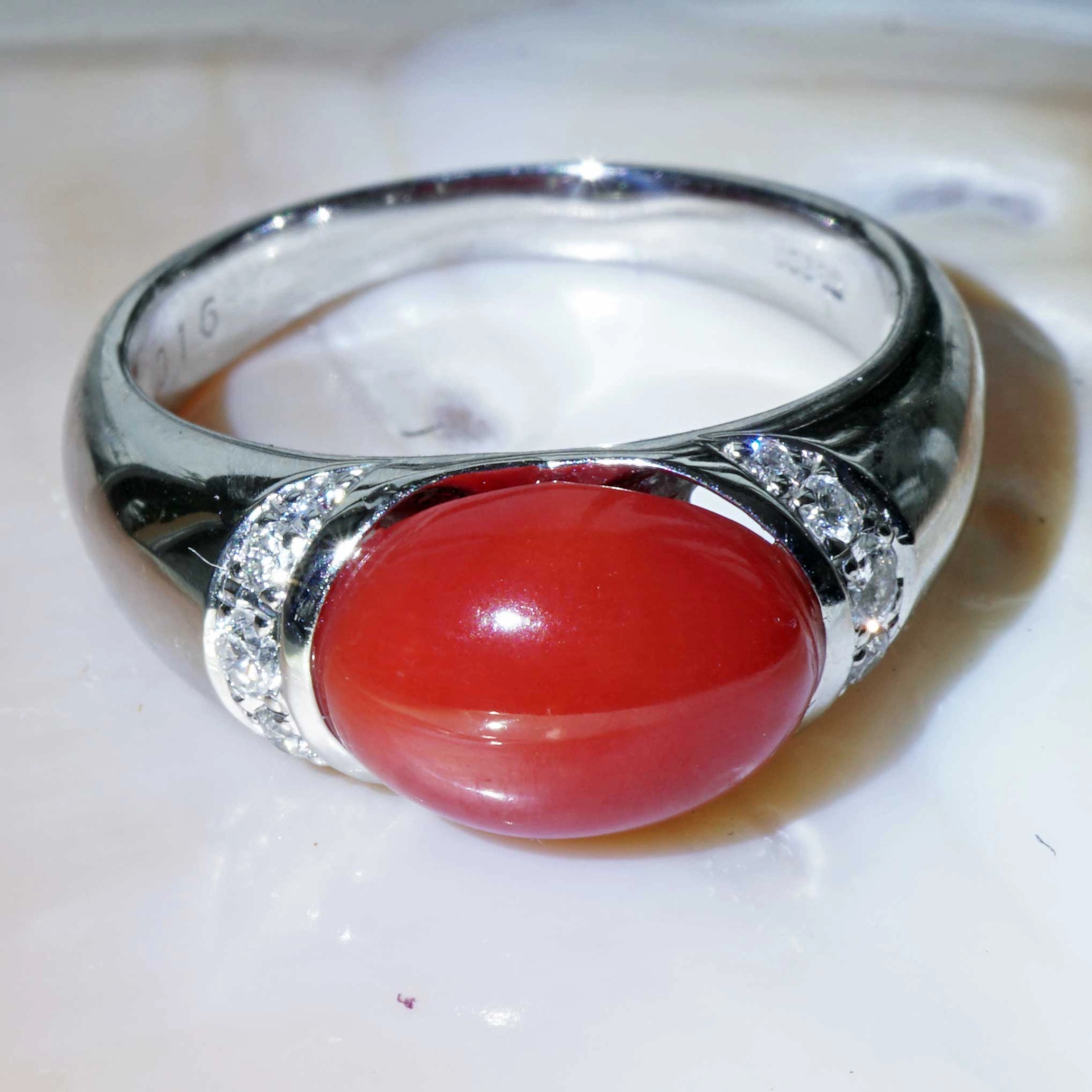 Sardegna Korall Brillant Ring 900er Platin 0.16 ct TW Lupenrein Edel!