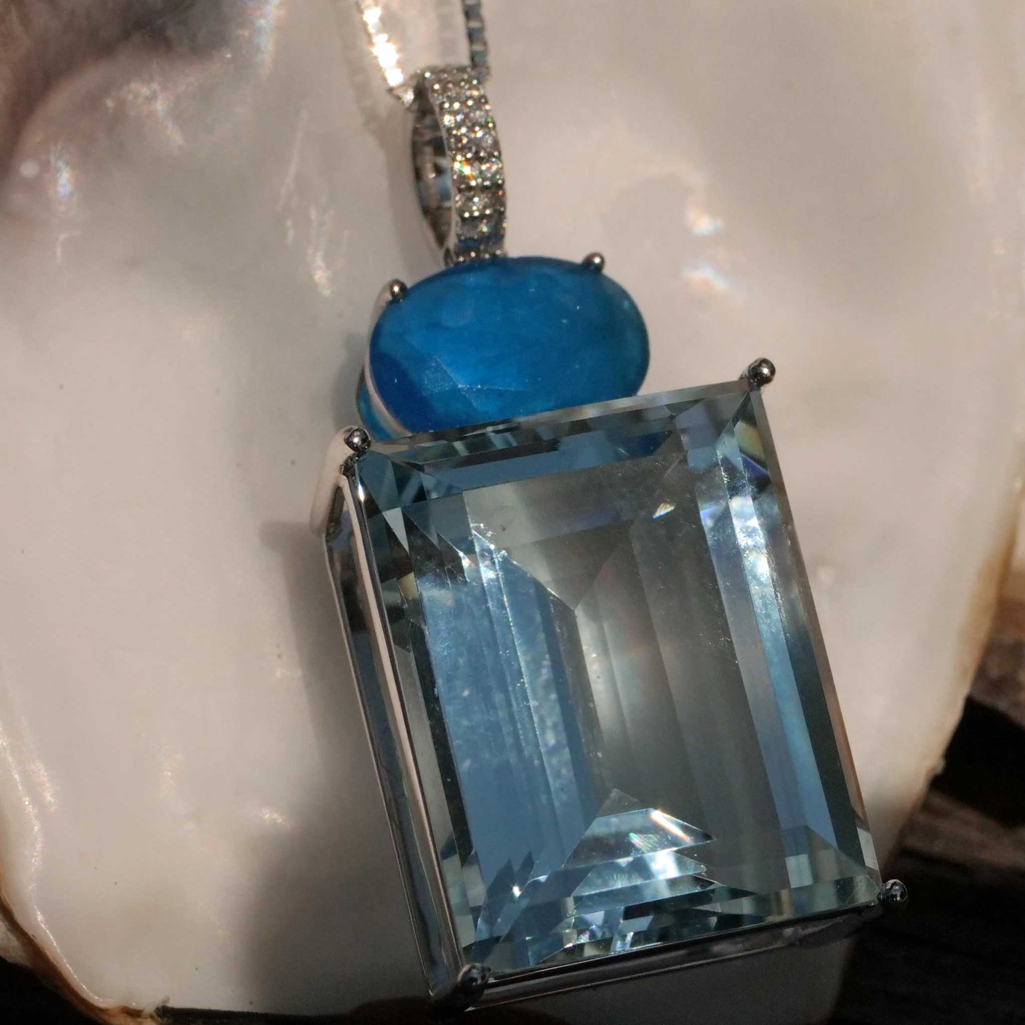 Aquamarin Neon Apatit Brillant Anhänger 585er Weissgold 15.46 1.39 0.05 ct....Was für Blautöne