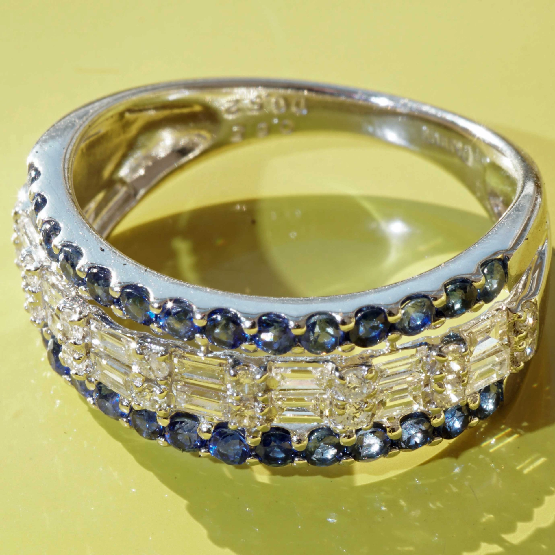 Saphir Brillant Ring 900er Platin mit Diamantbaguetten...aufwendiger Entwurf