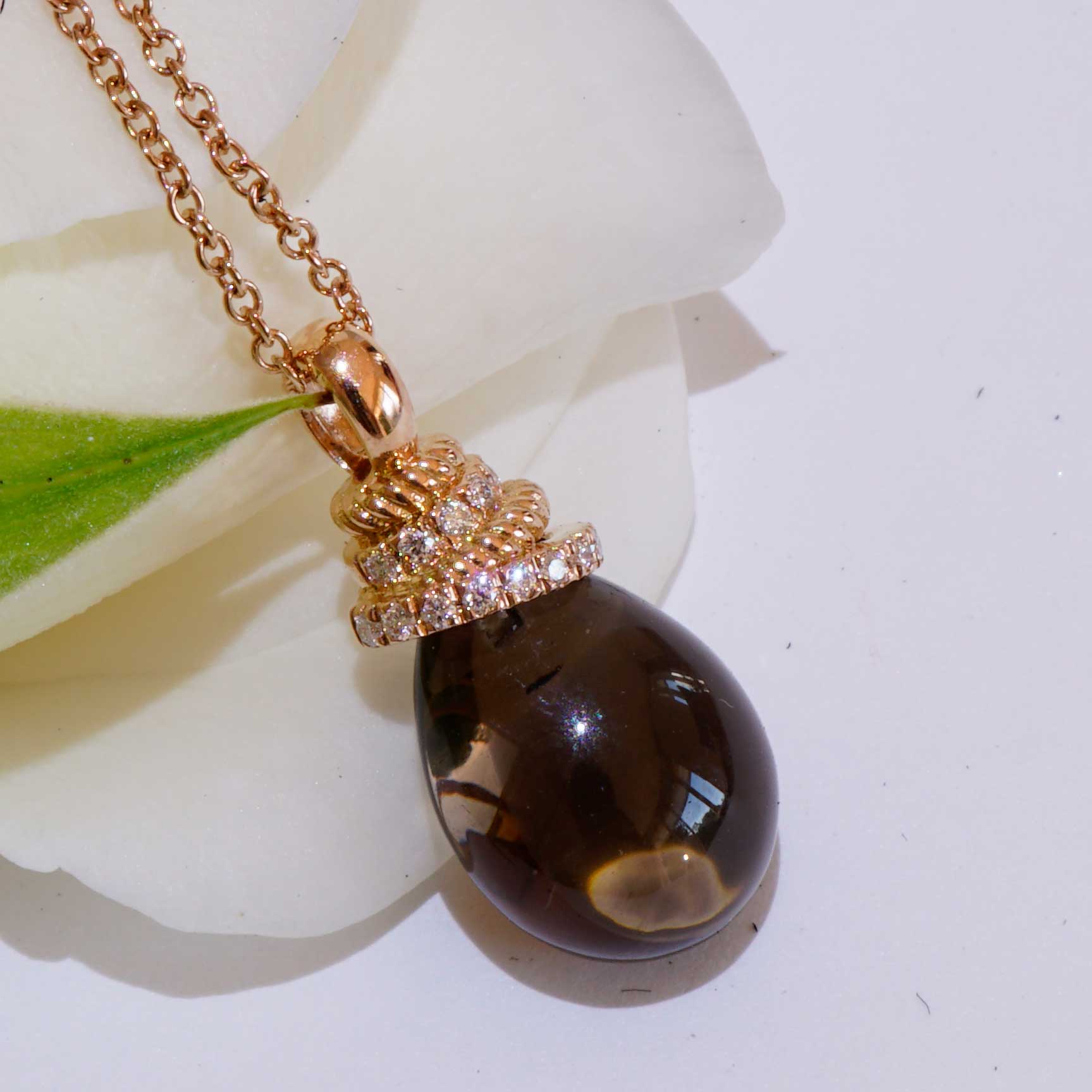 Für Segler...Rauchquarz Brillant Anhänger mit Kette 750er Rosegold...zarte Knotenform mit Drop 