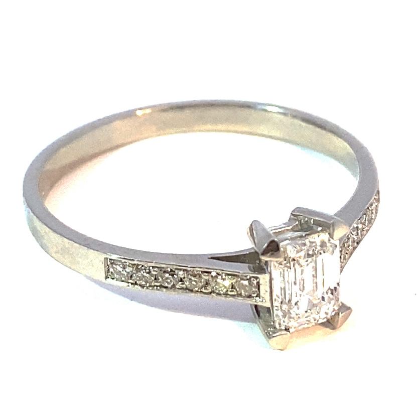 Emeraldcut Diamant Ring 0.64 ct D VS2 Silhouette Bentner GIA Zertifikat 950er Platin 