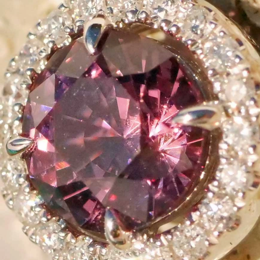 Spinell Brillant Anhänger 750er Weissgold 1.50 ct 0.14 ct fancy Naturfarbe pink violett aubergine