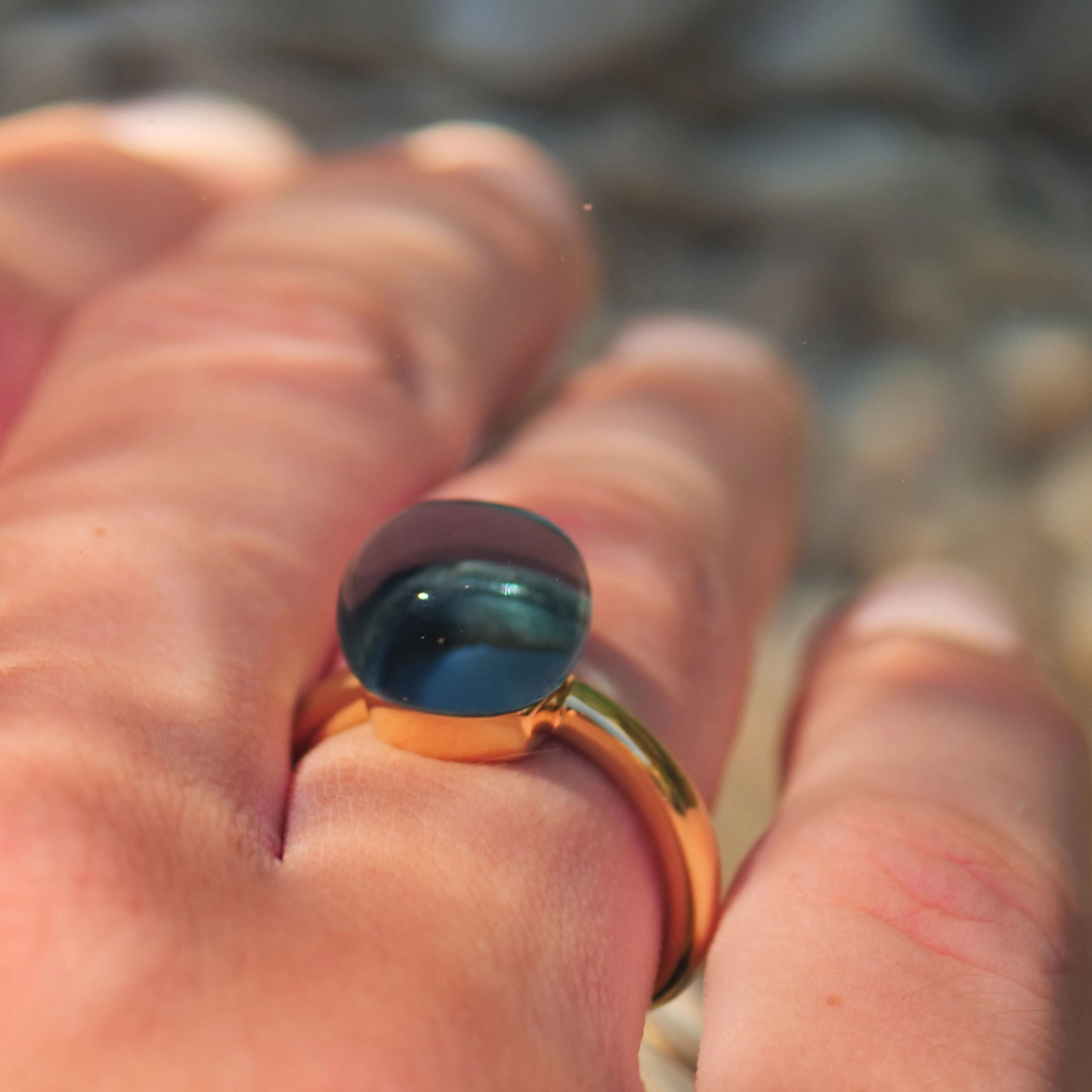 Blautopas Brillant Ring Londen Blue 750er Gelbgold Liquid Impressions cooles Design