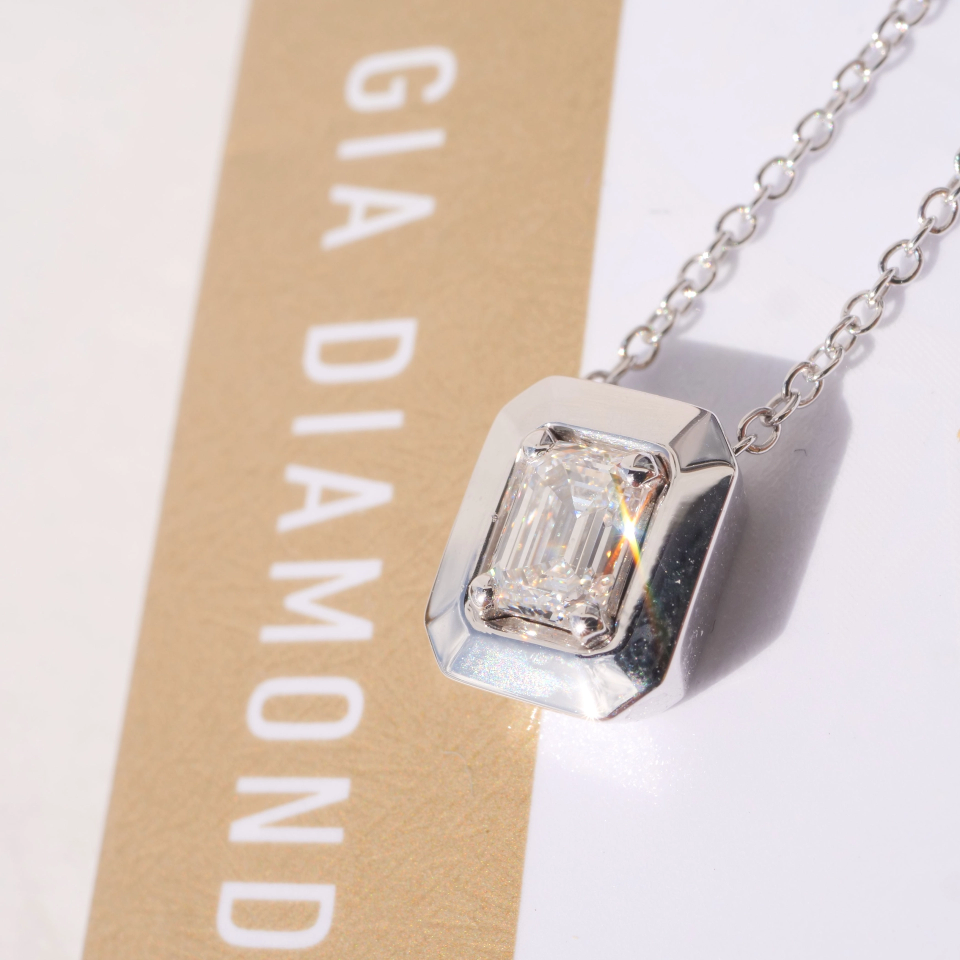 Diamant Emeraldcut Collier 0.30 ct GIA Gutachten 750er Weissgold River E VVS2