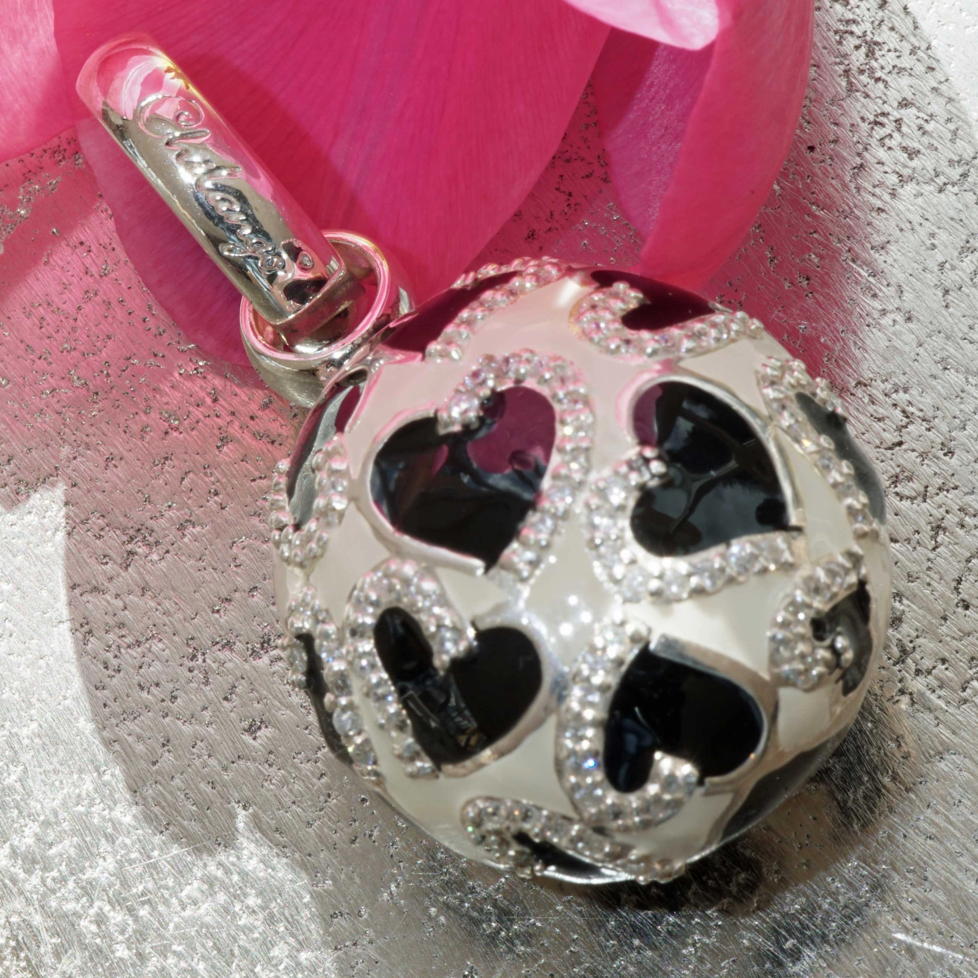 Original Chilango Anhänger im Stil Faberge Emaille Heart Black / White 925er Silber