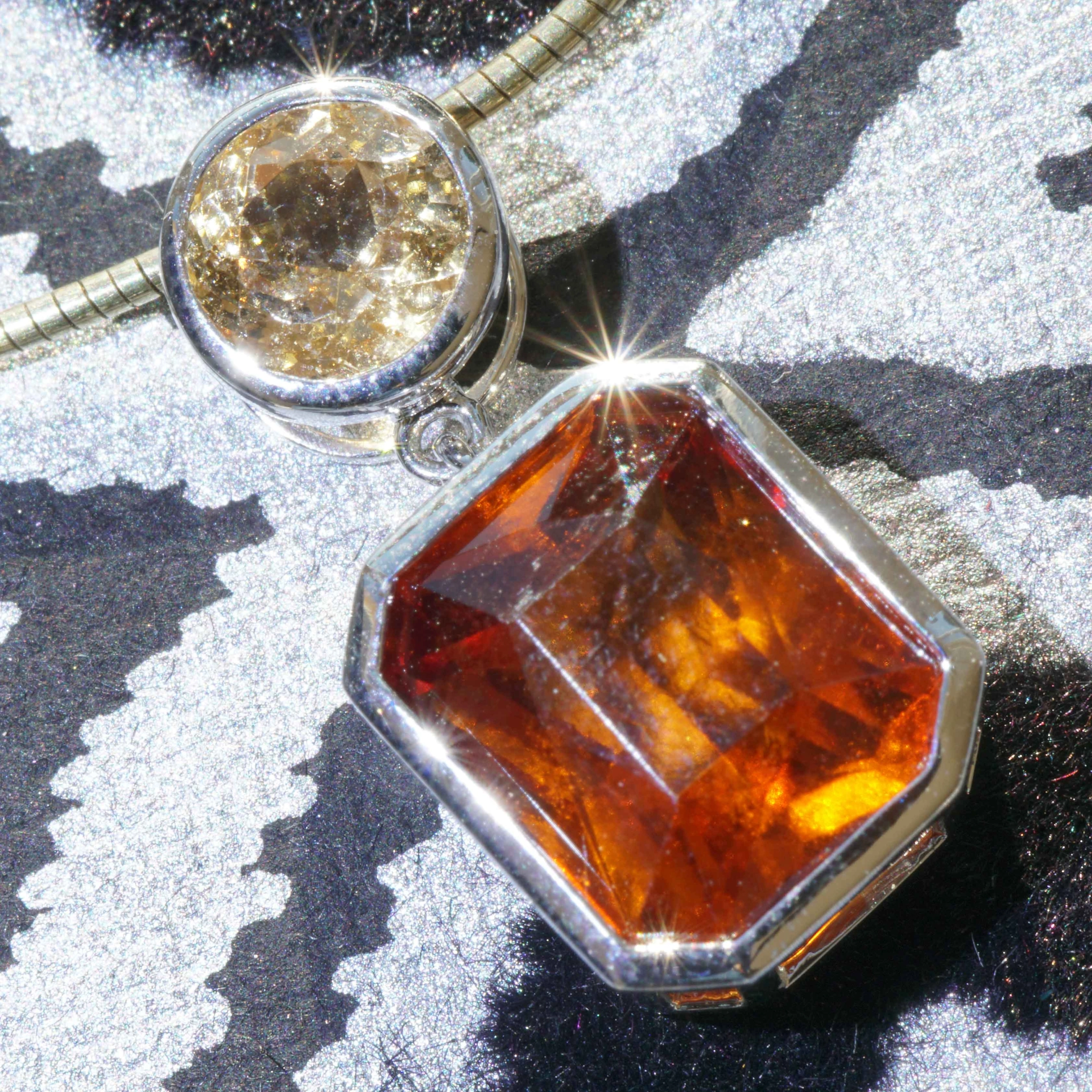 Hessonit Anhänger 750er Weissgold Vulkanisches Feuer 7.19 ct 1.61 ct Sri Lanka