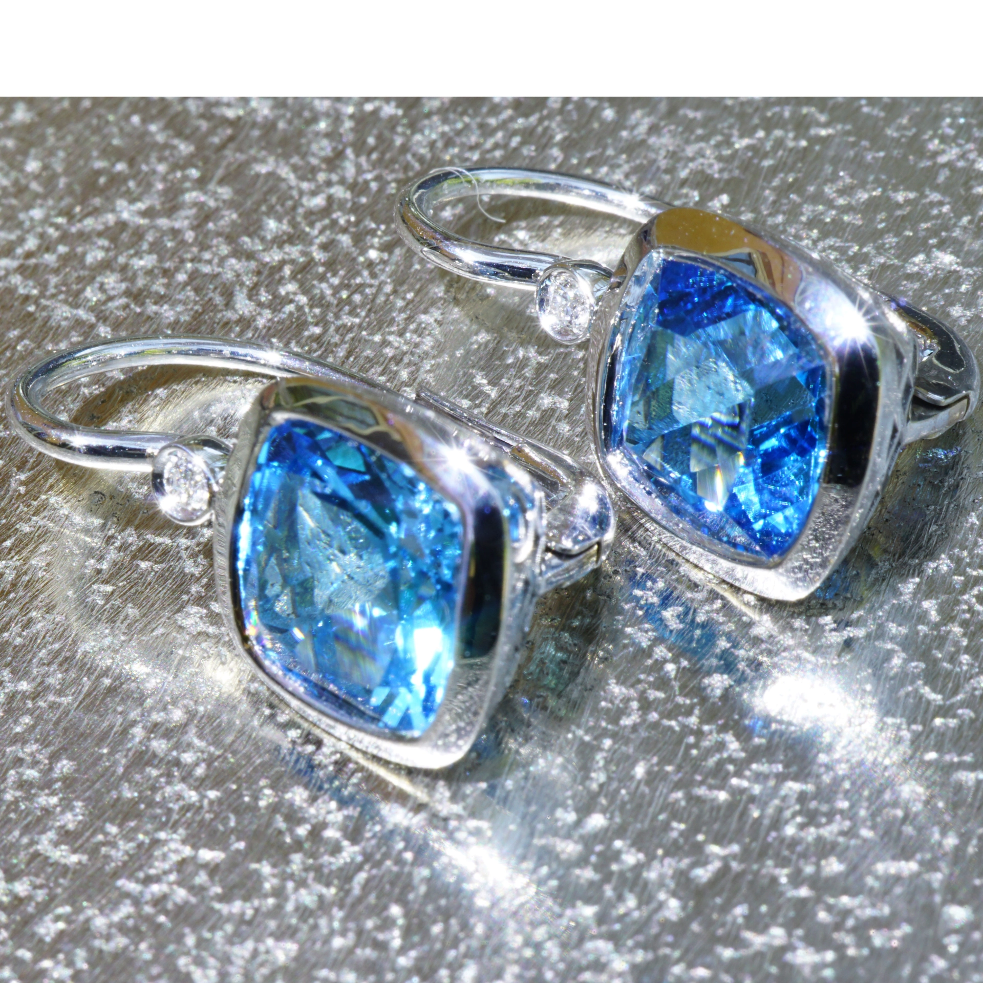 Ohrhänger Blautopas Brillant 750er Weissgold tolle Juweliersarbeit made in Italy