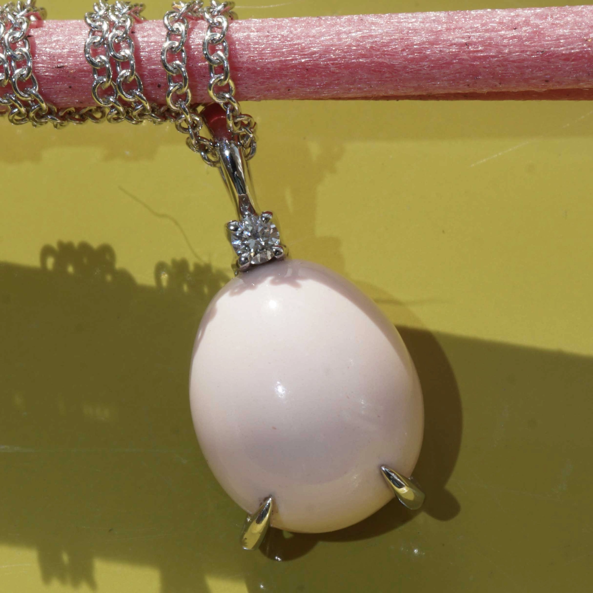 Engelhaut Korall Diamant Anhänger Drop 750er Weissgold entzückend 3.55 ct 0.02 ct mit Kette