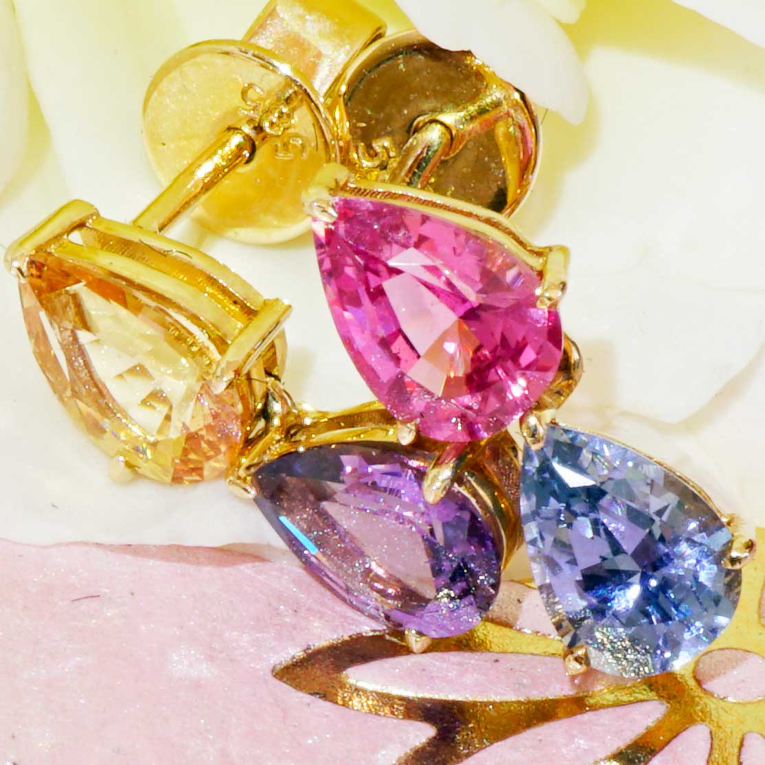 Saphir Ohrhänger 750er Gelbgold aus der Ilakaka Mine Madagascar pink blau aprikot lila NATURFARBE