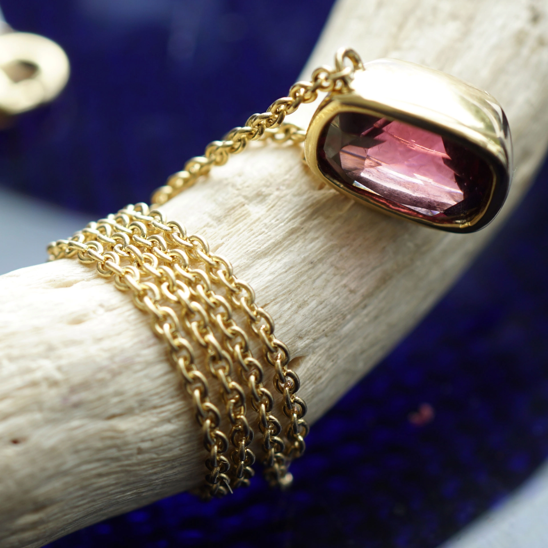 Rhodolith Collier 2.65 ct 750er Gelbgold 10 x 9 mm Spitzenqualität AAA+ Herzblut