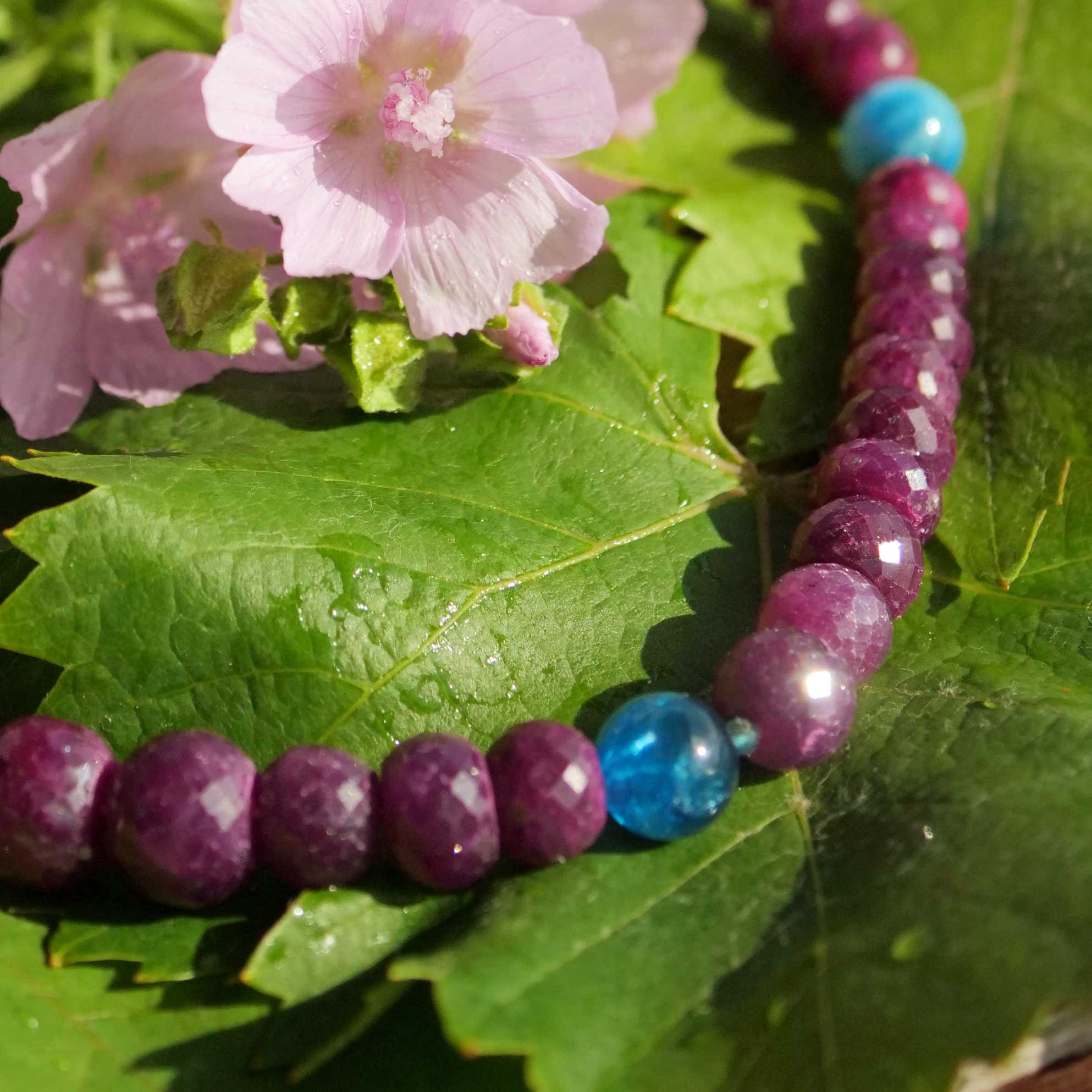 Rubin Paraiba-Apatit Collier Silber vergoldet 350 carat facettierte Rubinrondellen im Verlauf