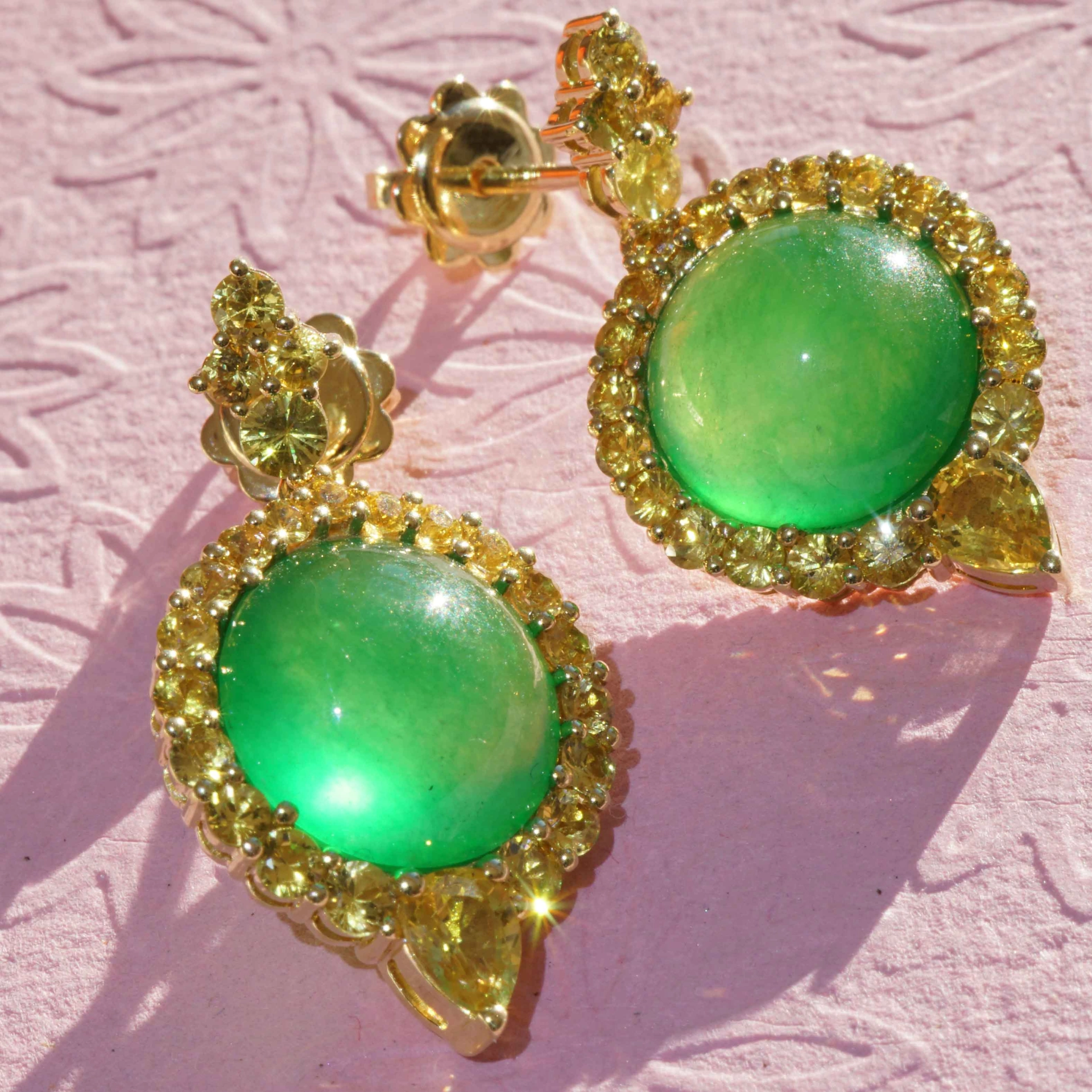 Imperial Burma Jade Saphir Ohrhänger Juwelierskunst 750er Gelbgold 9.98 ct 3.76 ct