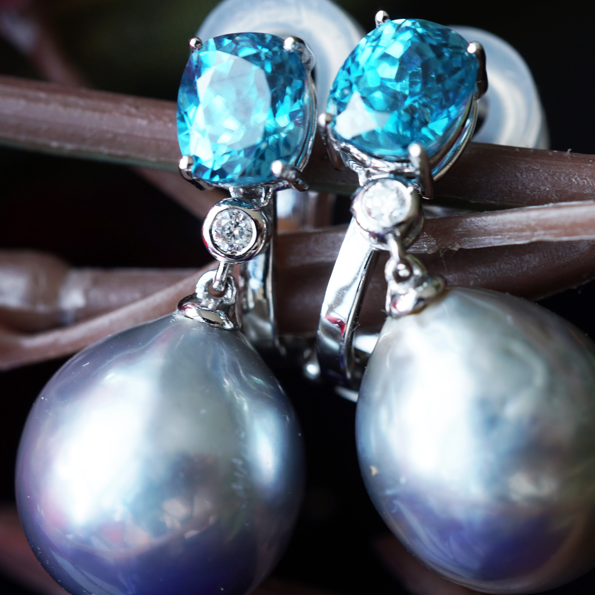 Blauer Zirkon Zuchtperl Brillant Ohrhänger 750er Gold Top Kambodscha Zirkone