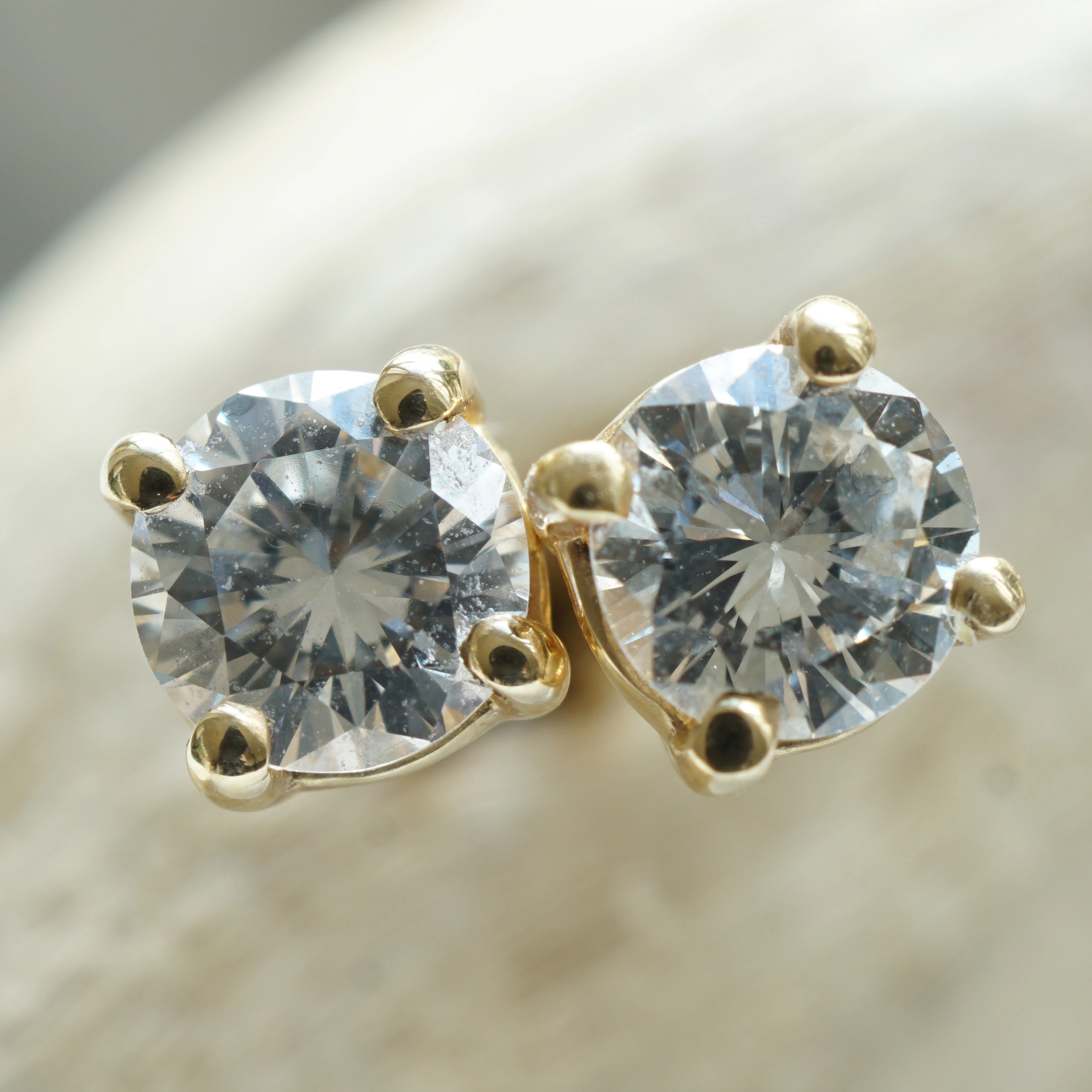 Solitär Brillant Ohrstecker 0.42 ct TW VVS 750er Gelbgold 3,9 mm D., tolle Brillanz