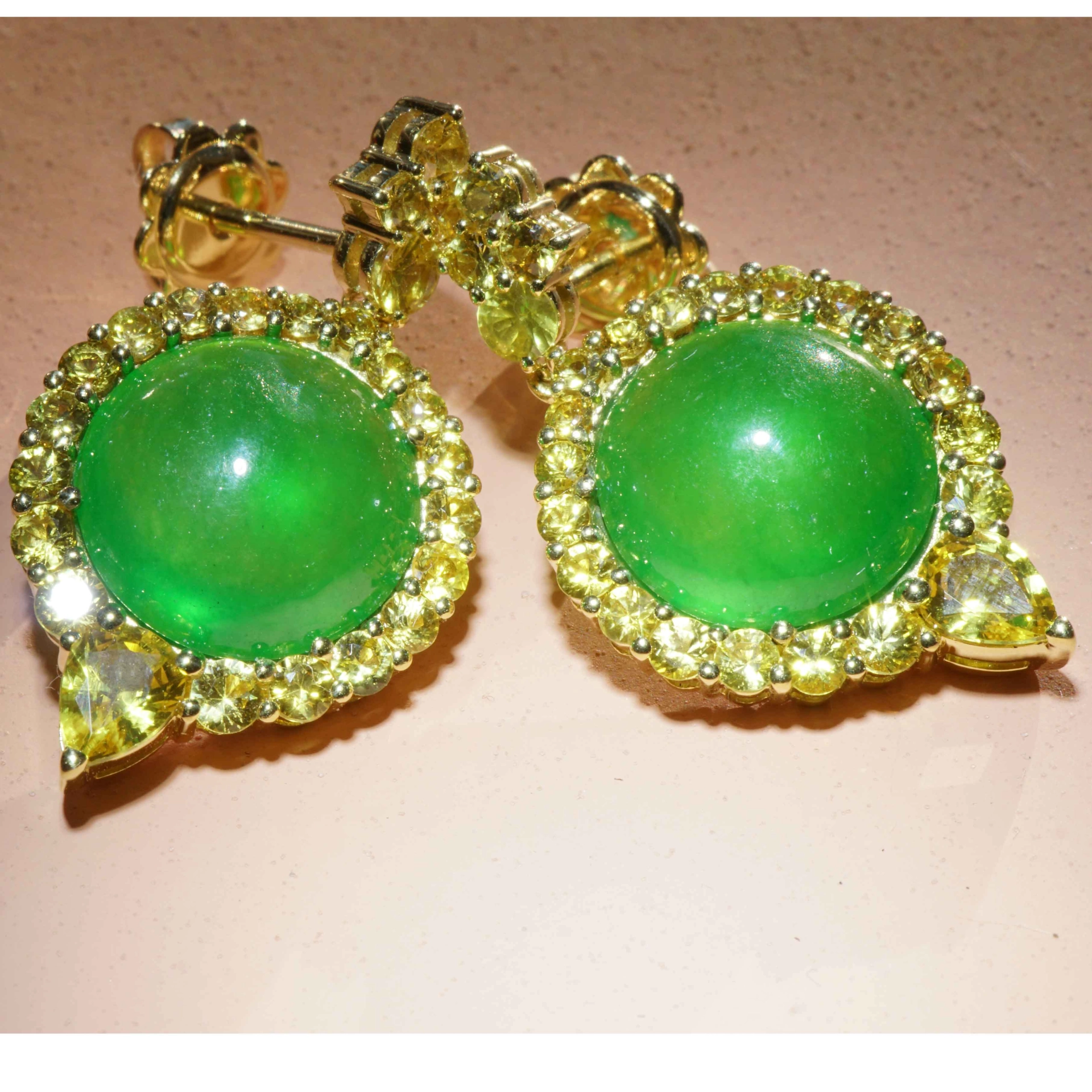 Imperial Burma Jade Saphir Ohrhänger Juwelierskunst 750er Gelbgold 9.98 ct 3.76 ct