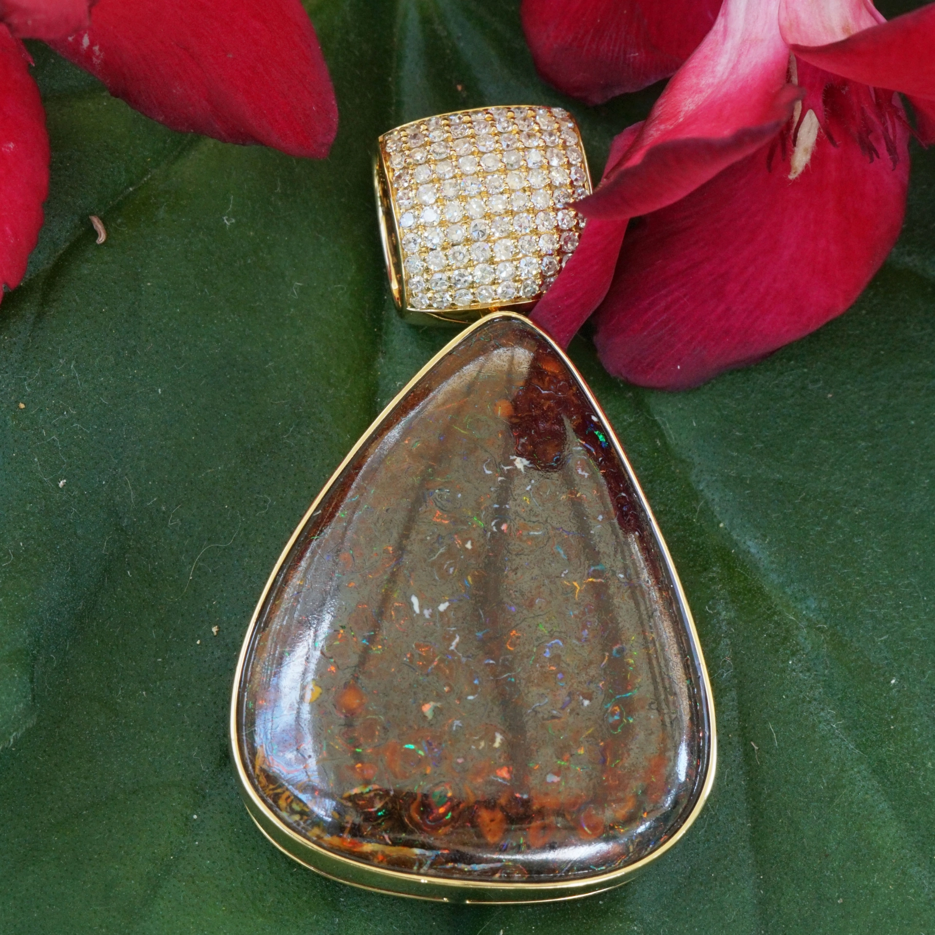 Opal Matrix Brillant Anhänger 31 ct 0.46 W SI-P 750er Gelbgold AUSTRALIEN