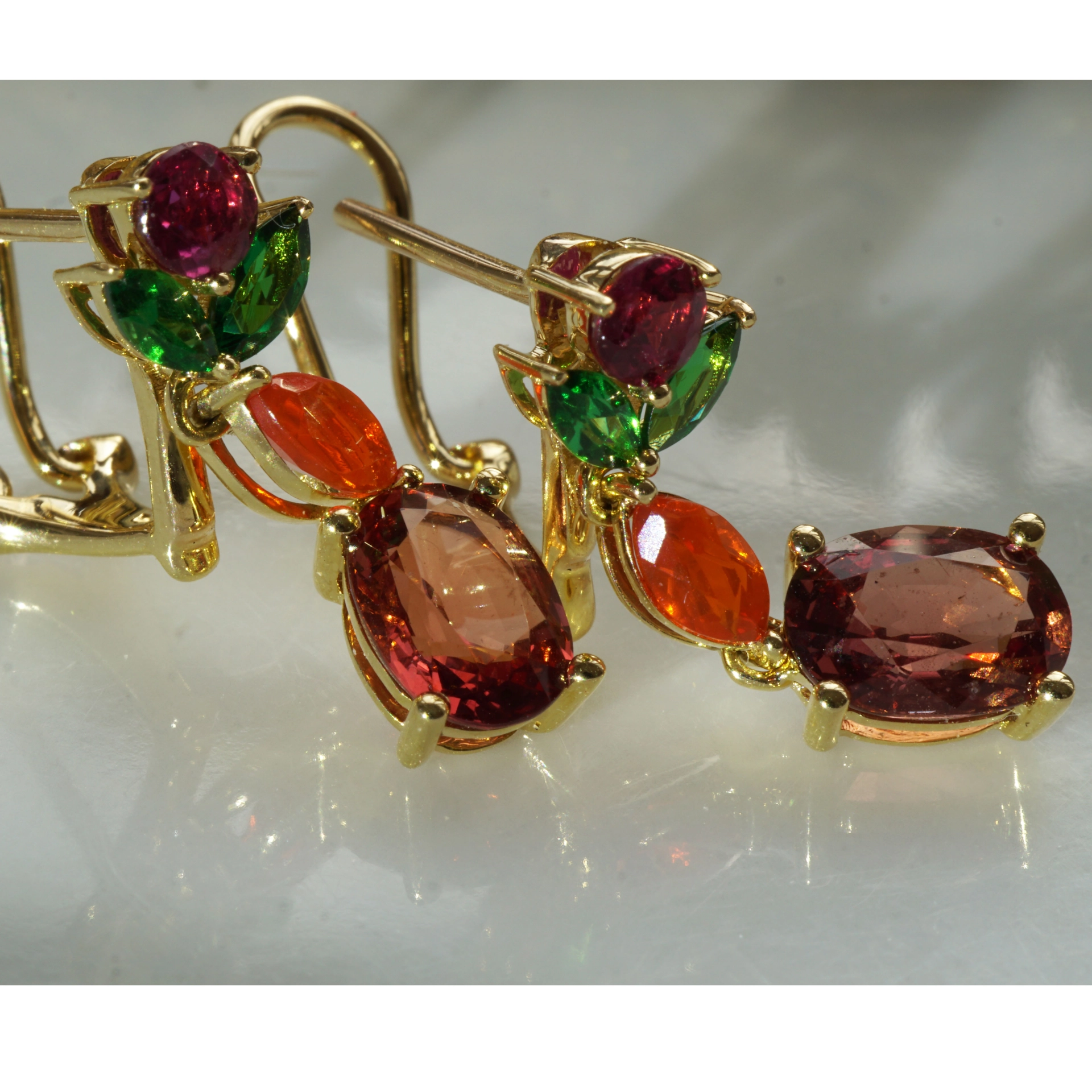 Spinel Farbstein Ohrhänger m. Stecker/Clip 750er Gelbgold...like blossoms in the wind