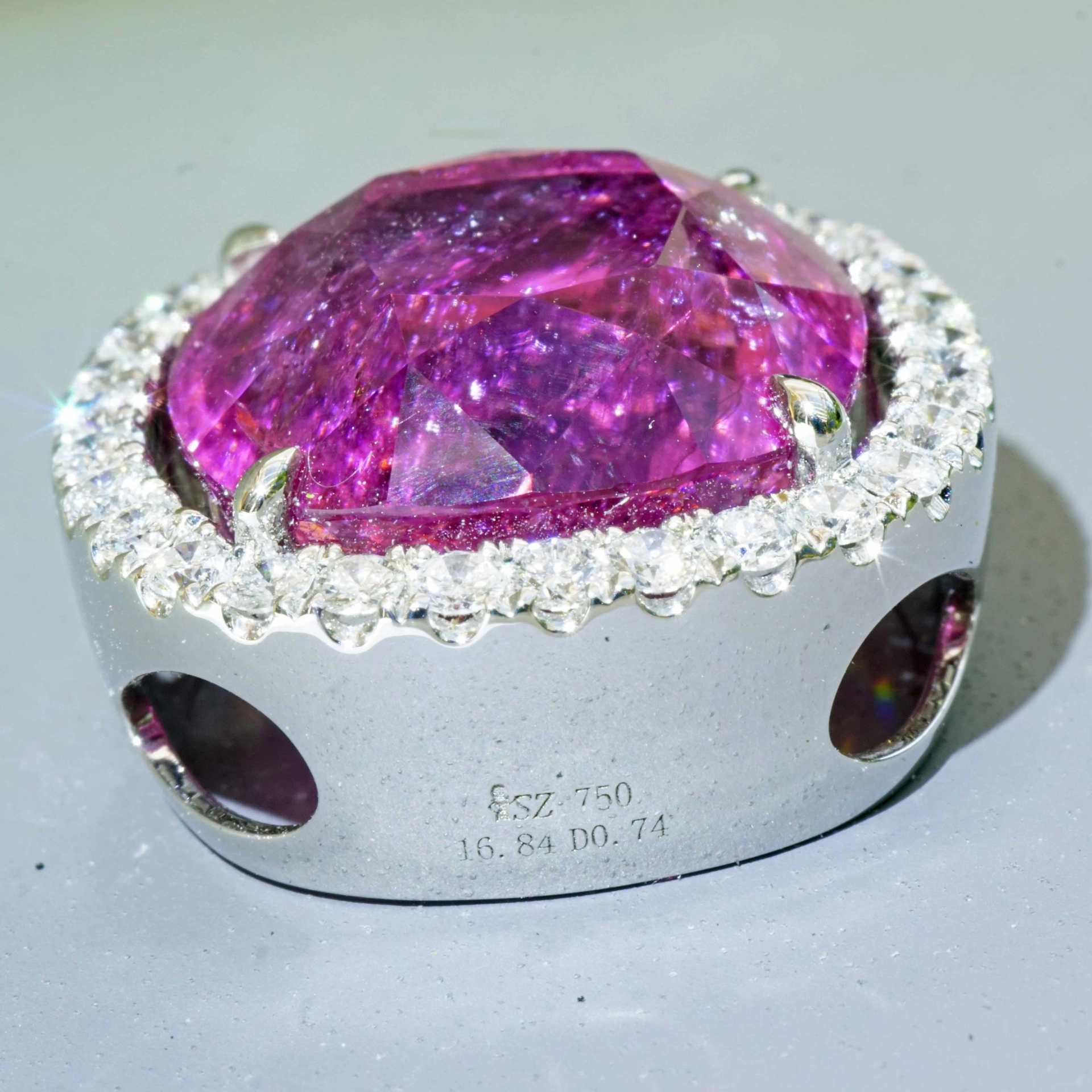 SON04868-Kupfer-Rubellit-Brillant-Anhaenger-16-84-ct-im-strahlenden-leuchtenden-pink-rot-750er-Weissgold Kupfer Rubellith Brillant Anhänger 16.84 ct im strahlenden leuchtenden pink-rot  750er Weissgold sel